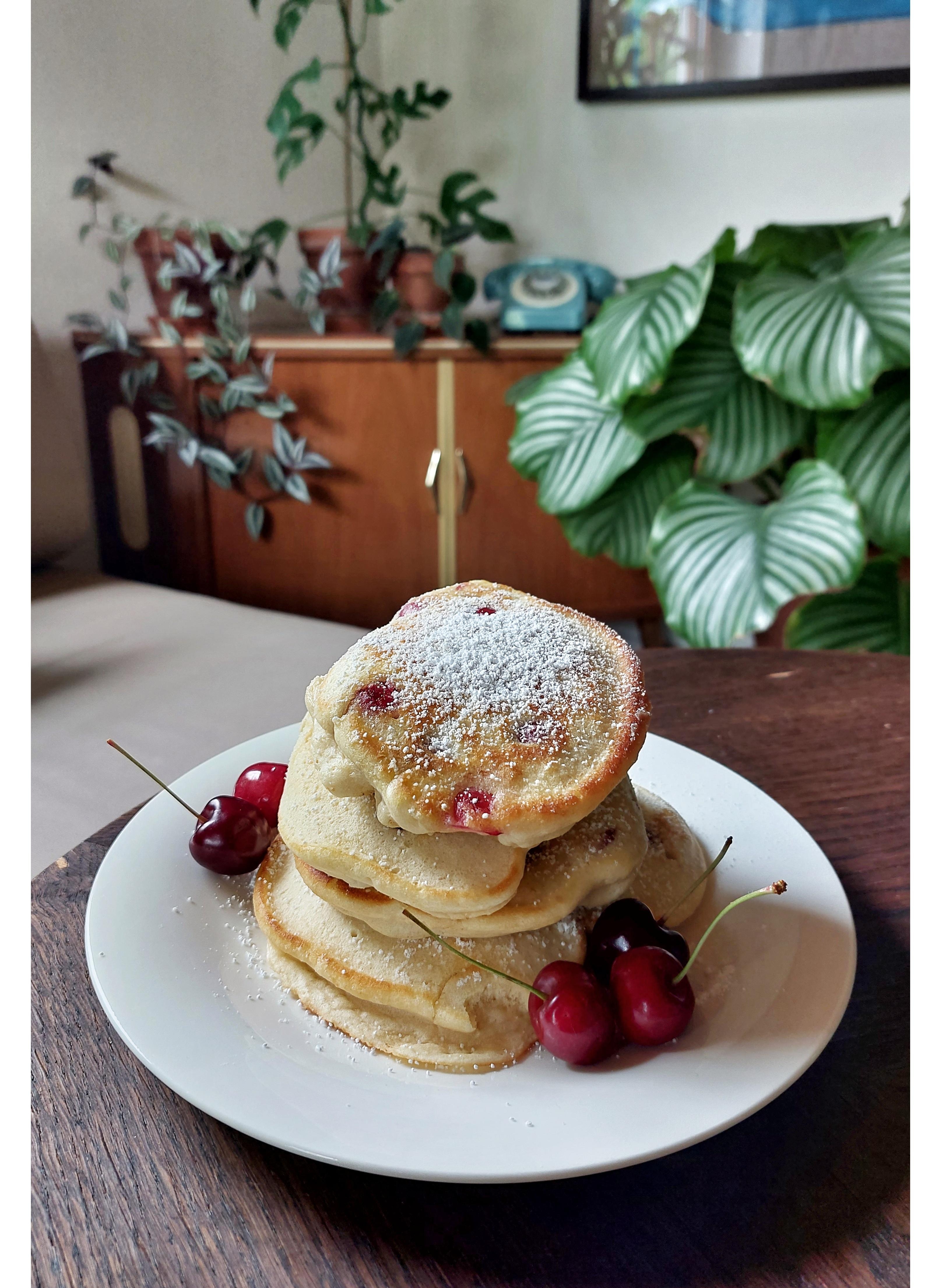 Das Beste aus einem Montagnachmittag machen... 🍒 #Pancakes #Kirschen 