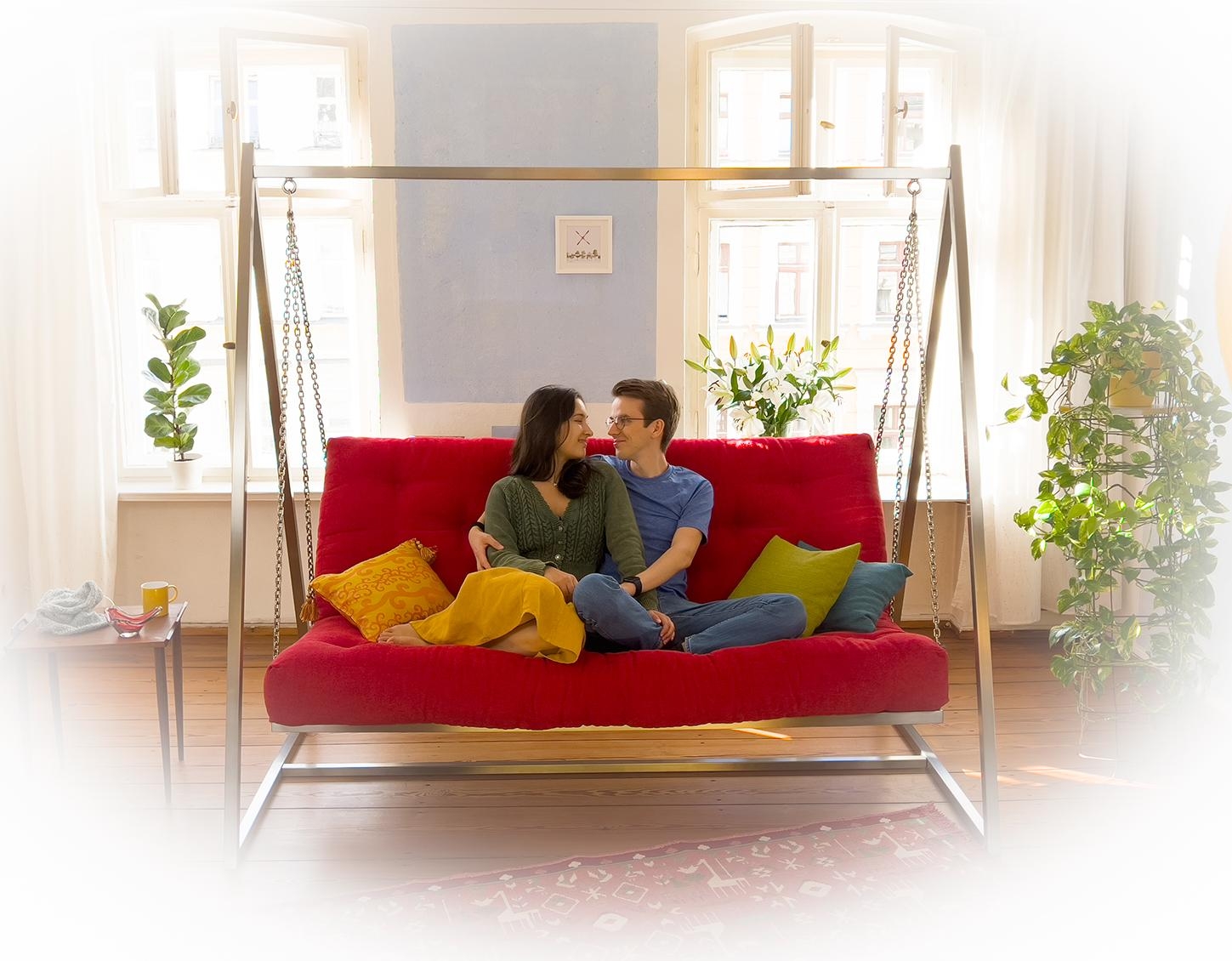 Das ideale #Hochzeitsgeschenk: Unser #Schaukelsofa für das #Wohnzimmer. Einfach perfekt für traumhafte Momente der #Entspannung und #Zweisamkeit.   #couch #couchstyle