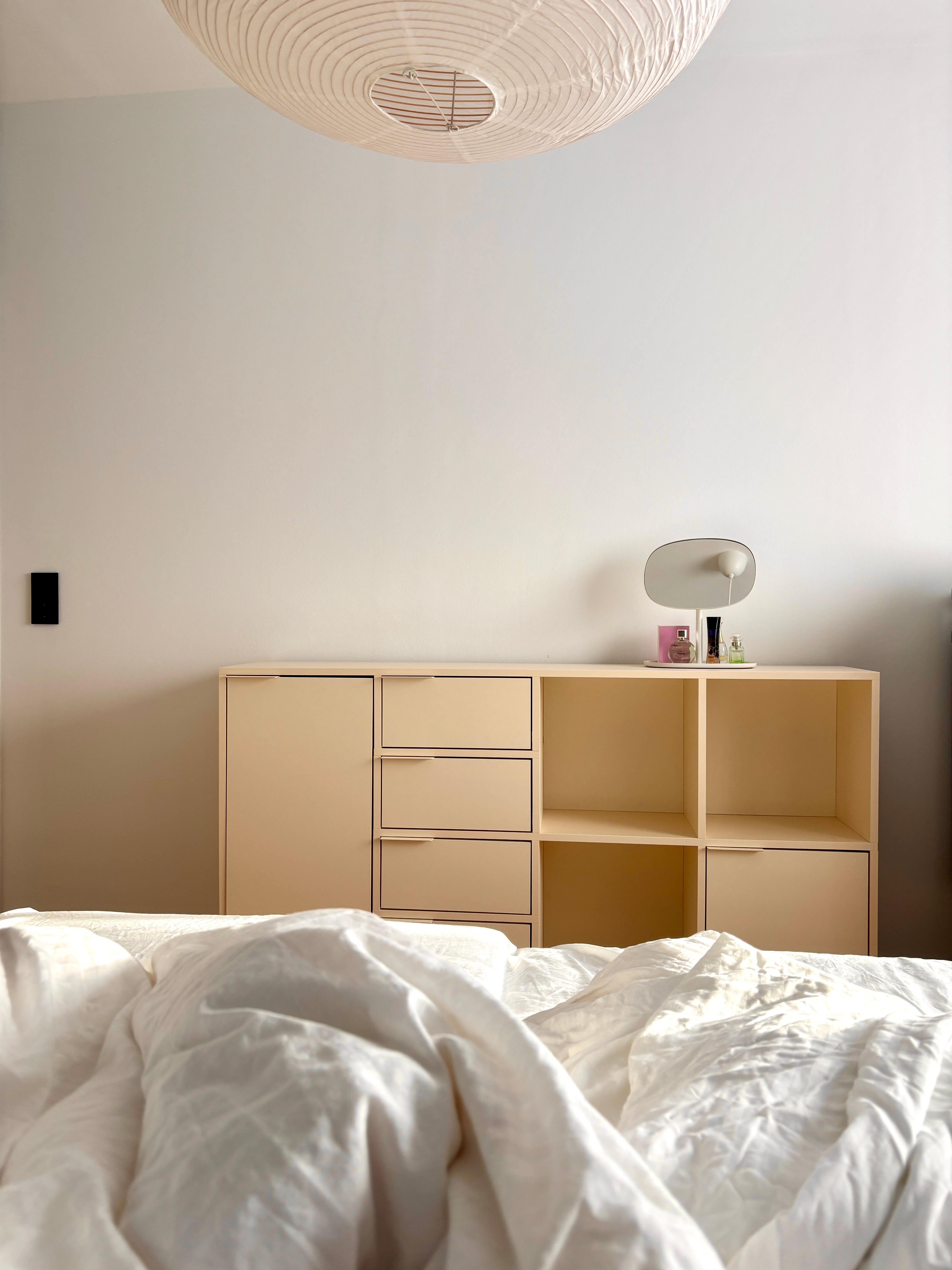 Das ist die neue Ecke im Schlafzimmer. Habt ihr Ideen für das Sideboardstyling?