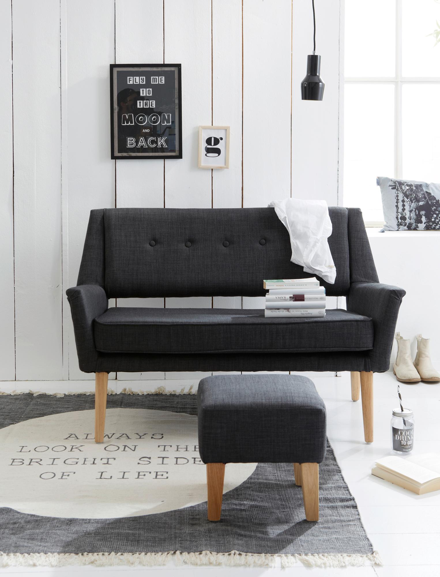 Das kleine Schwarze #teppich #sofa #grauessofa ©Car Selbstbaumöbel