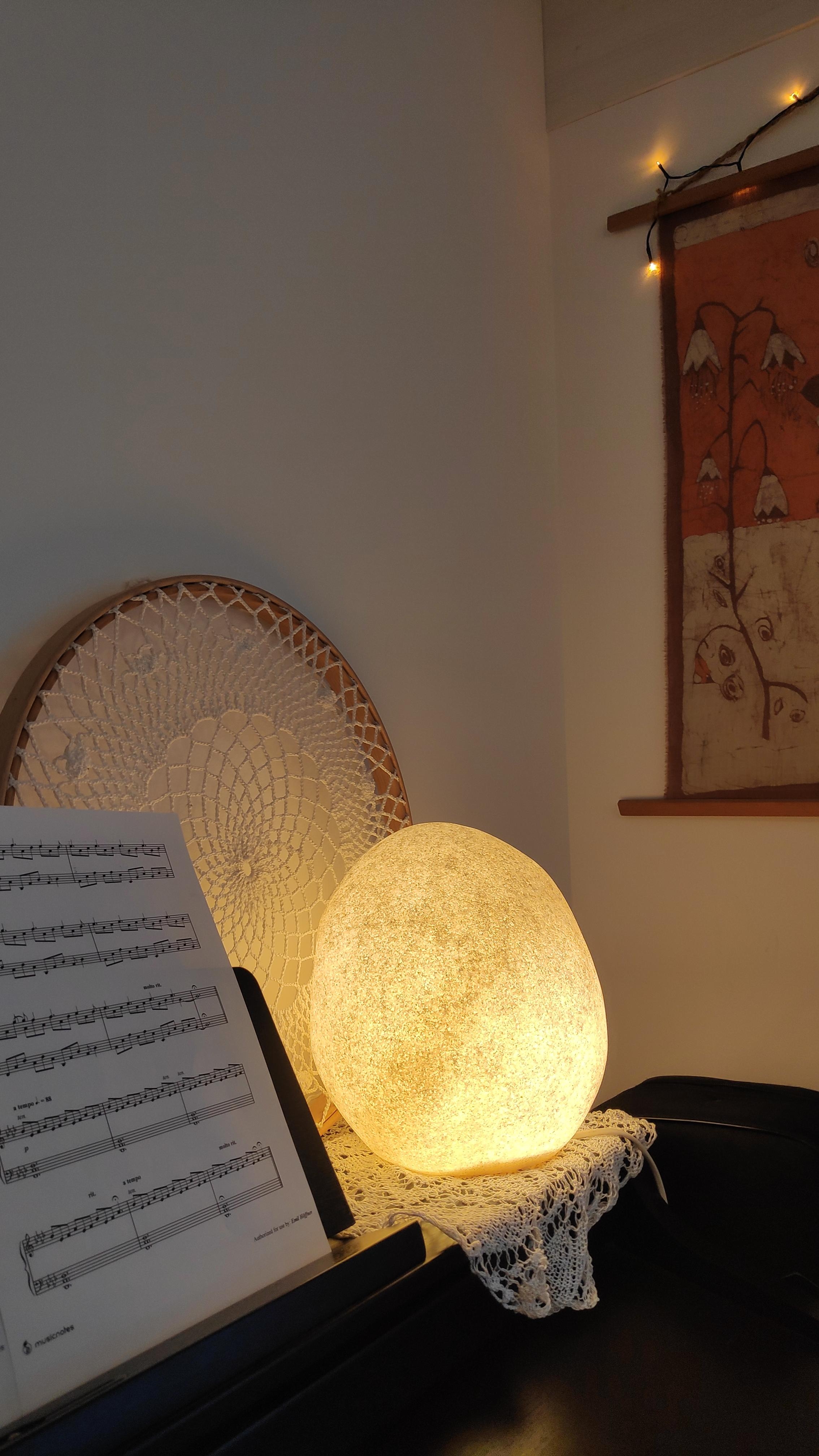 .Das Licht.
#Lampe #Steingut #Musik #Noten #Klavier #Serviette #gehäkelt #gestrickt