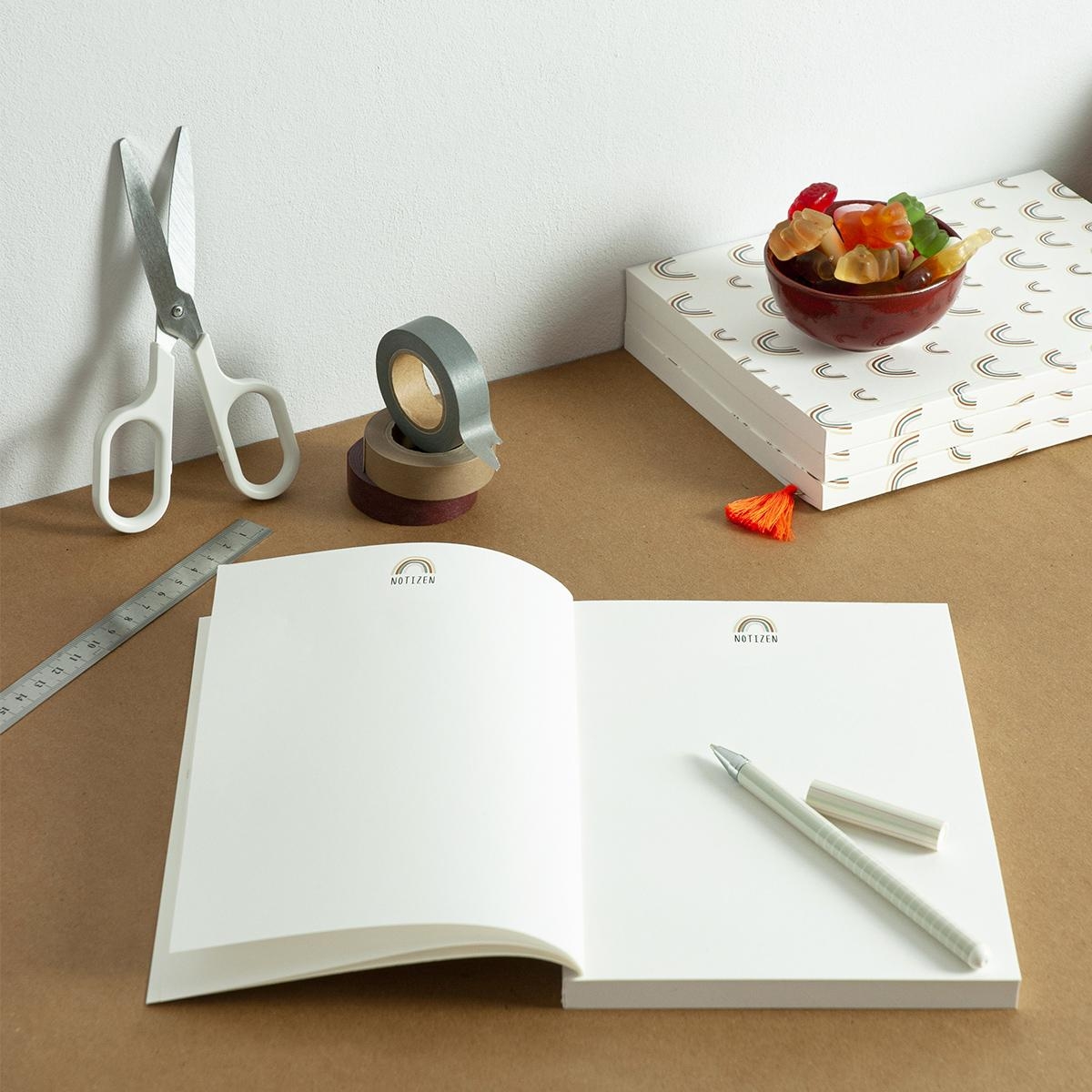 Das Notizbuch "Over the Rainbow" aus der #couchpaperlove Kollektion bietet viel Platz für Pläne, Gedanken und Ideen