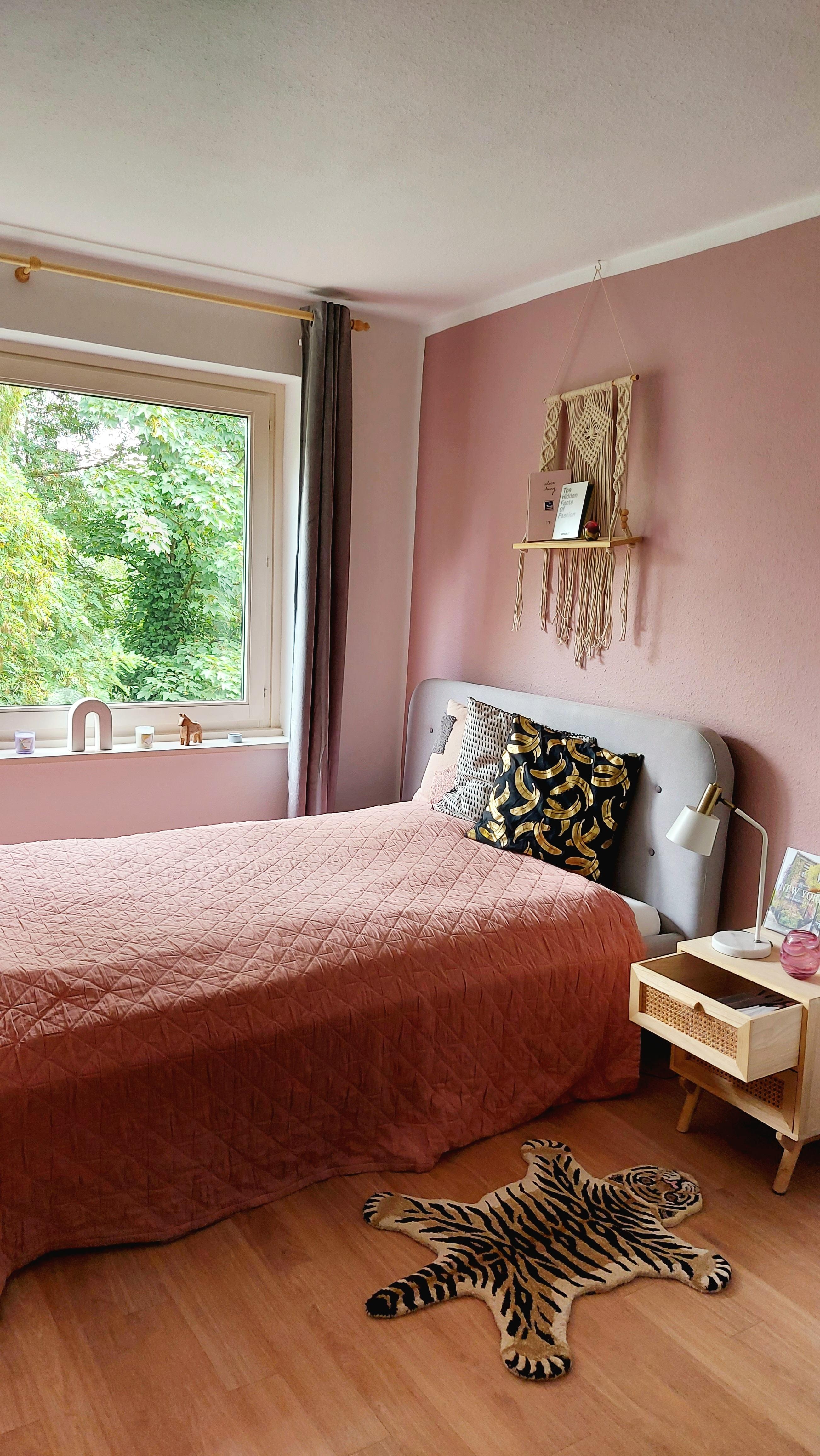 Das Schlafzimmer. #schlafzimmer #Teppich #Pastell #rosa #makramee
