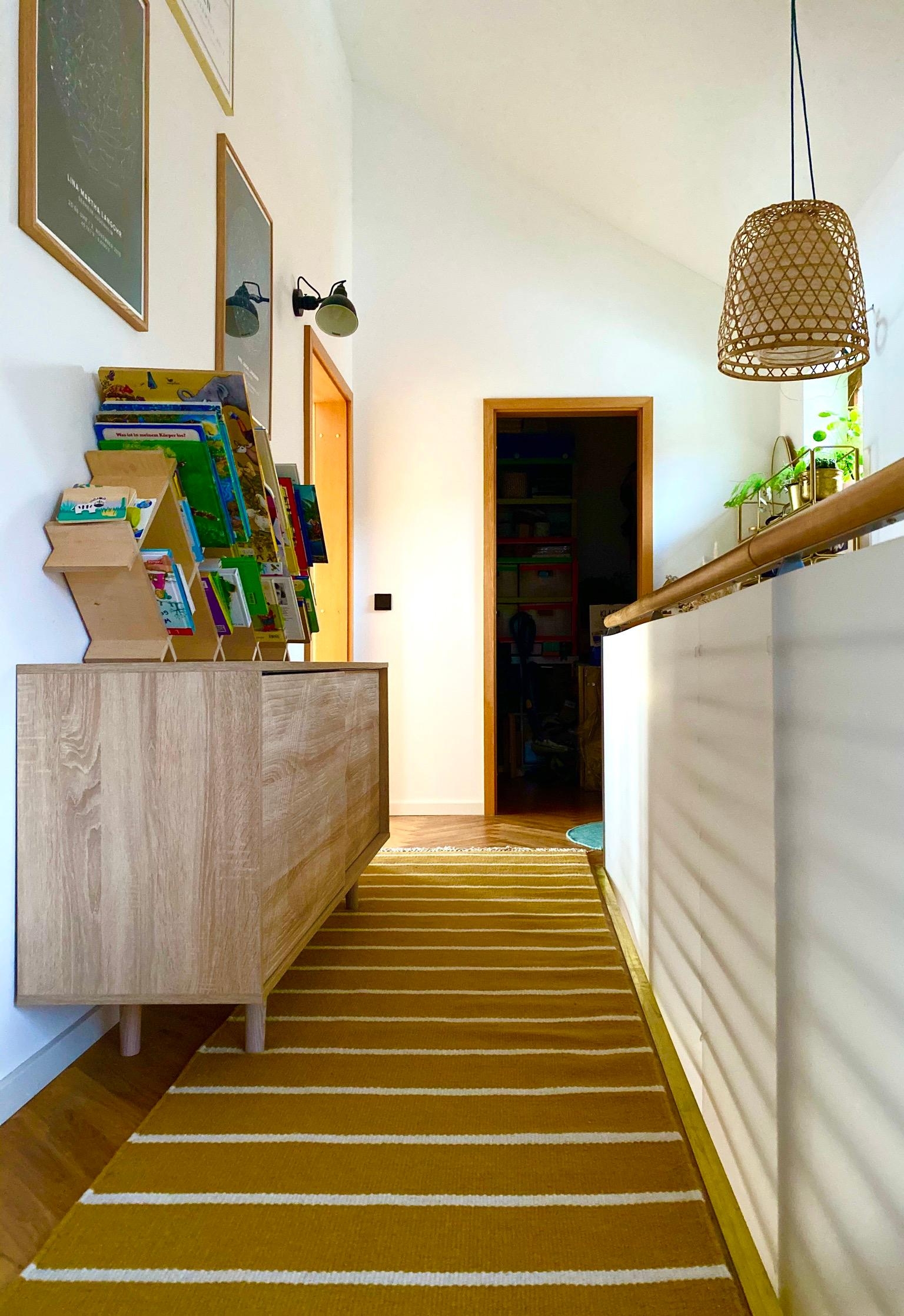 Das tolle Sideboard von #COUCHLieblingsstücke macht aus unserem schmalen Treppenhausflur einen ansehnlichen Stauraum 😍