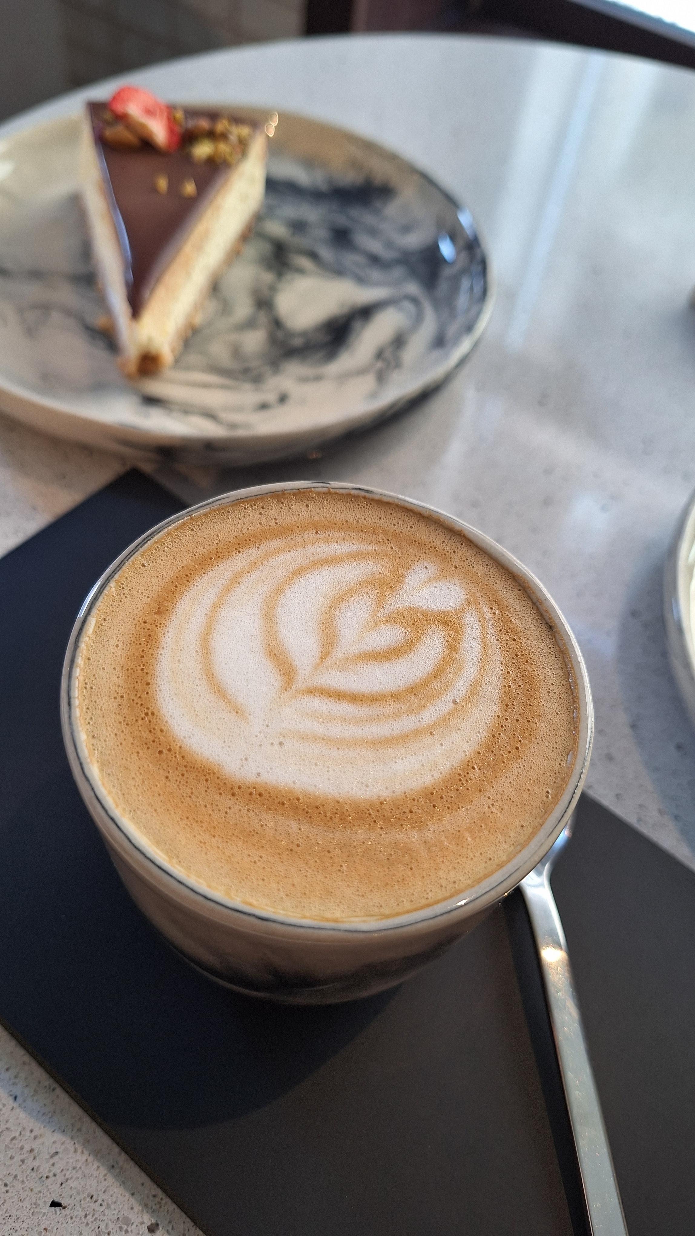.Das war lecker.
#Cappuccino #guterKaffee #Erbsenmilch #Café #Naparcafé #Käsekuchen #Thorn #Toruń #Städtereise