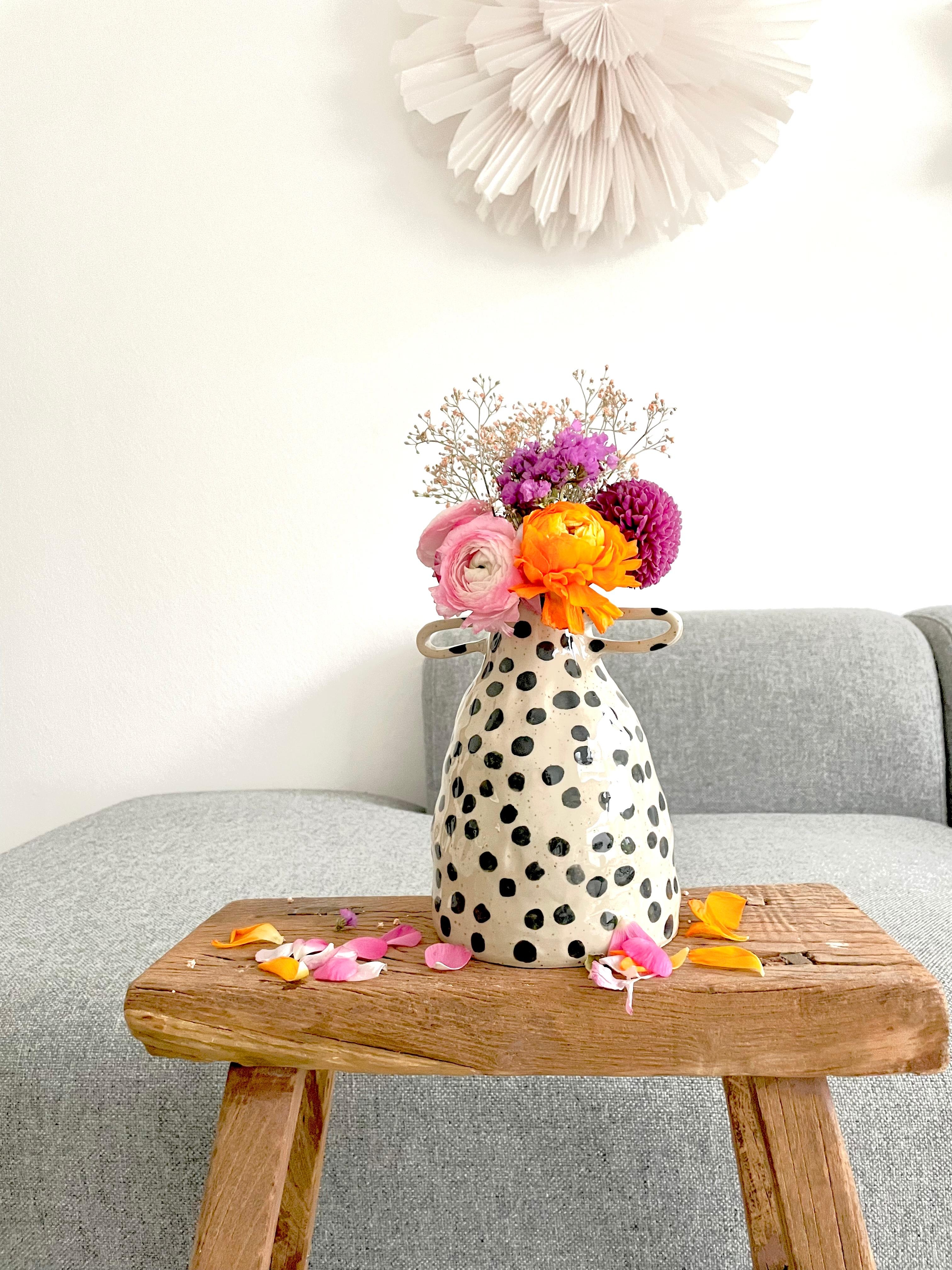 #deko #dekoidee #vasenliebe #vase #lieblingsvase #blumenliebe #flowerpower #flowers #couchstyle 