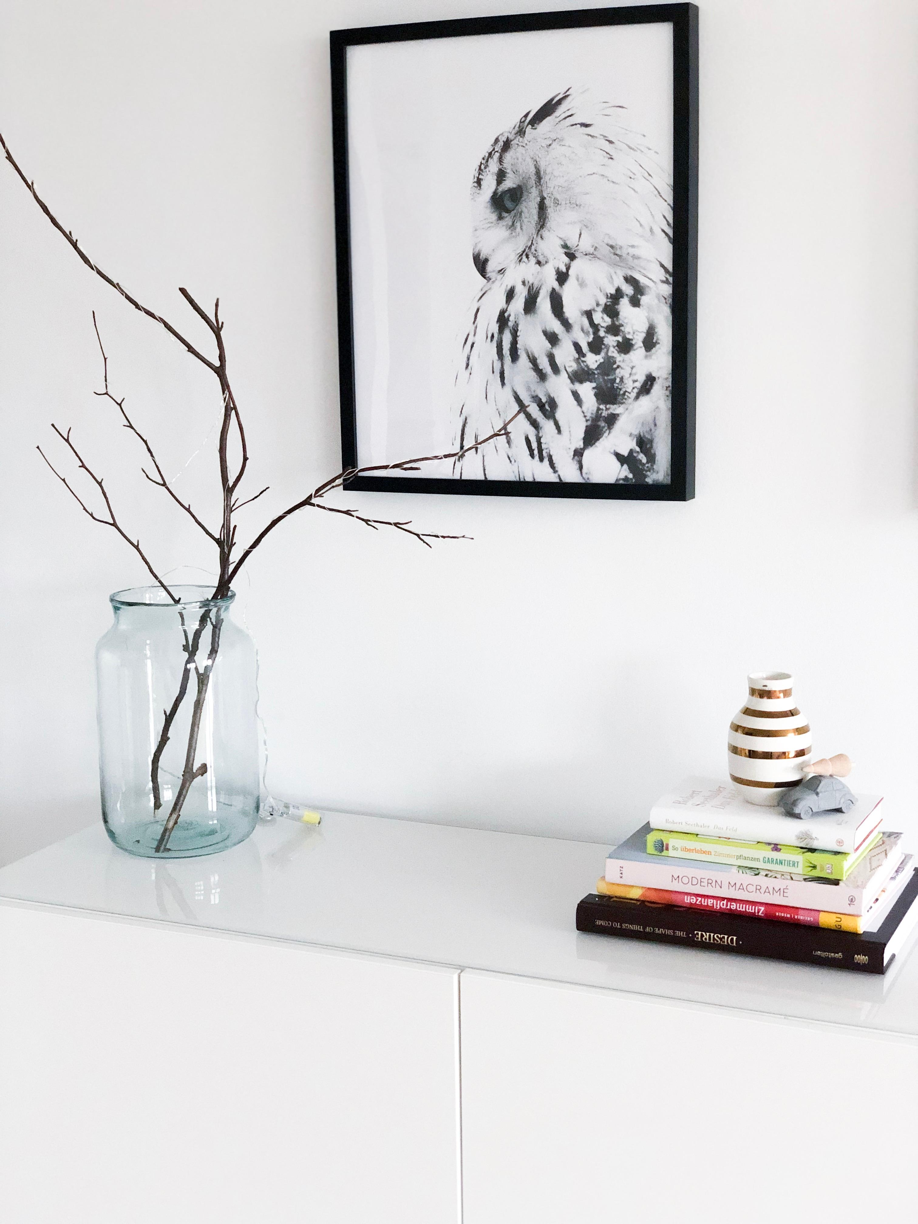 Den Tag ruhig ausklingen lassen.. #sideboard #minimalism #clean #interior #couchstyle #white
