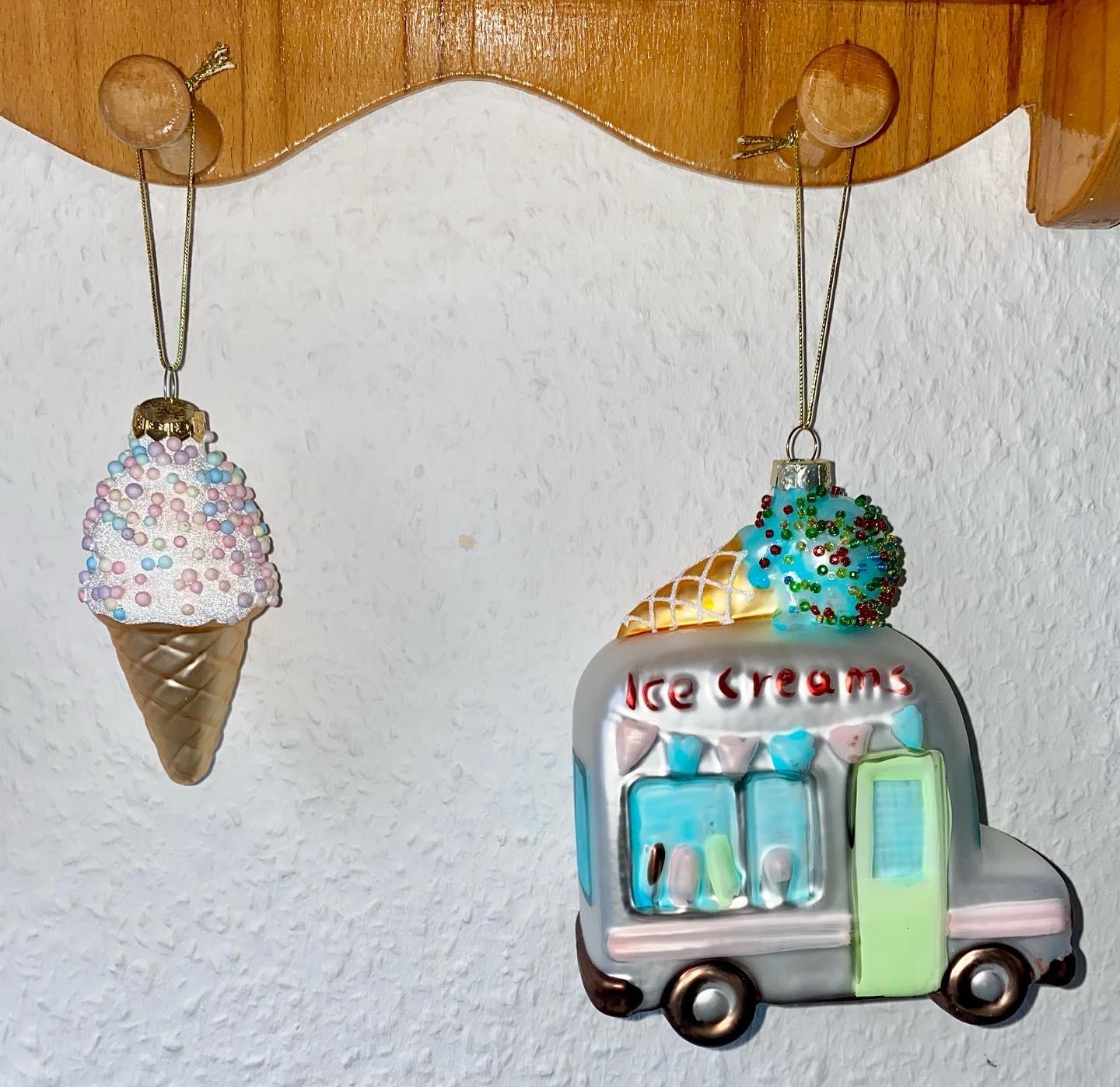 Der Eiswagen ist neu #eis #weihnachtsbaumanhänger #deko
#baumschmuck #pastell #bunt 