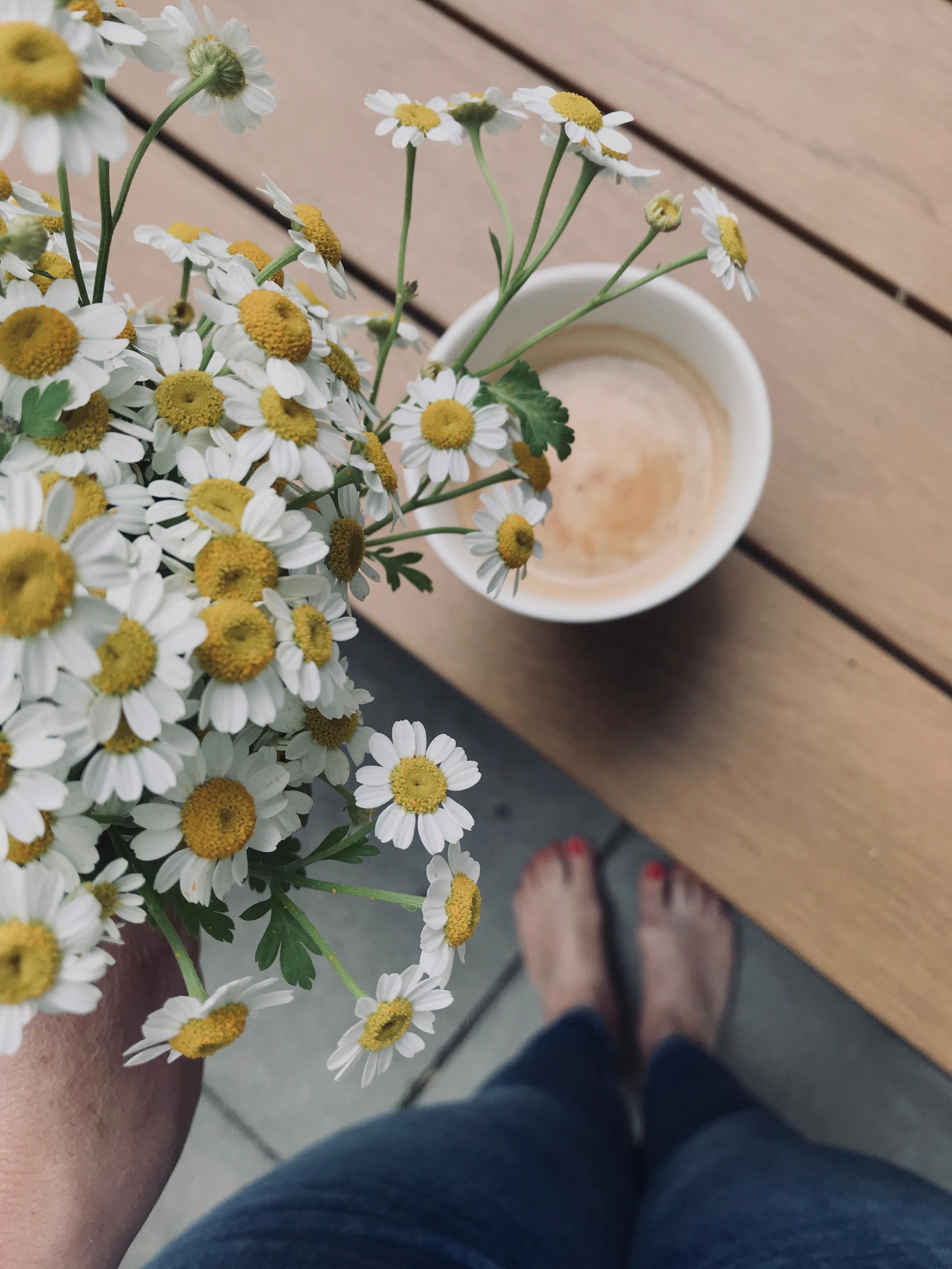 Der erste #Kaffee am Morgen 💕☕️ #coffeelover#kaffeeliebe#couchstyle#couchliebt#hygge#freshflowers#interior#blumenliebe