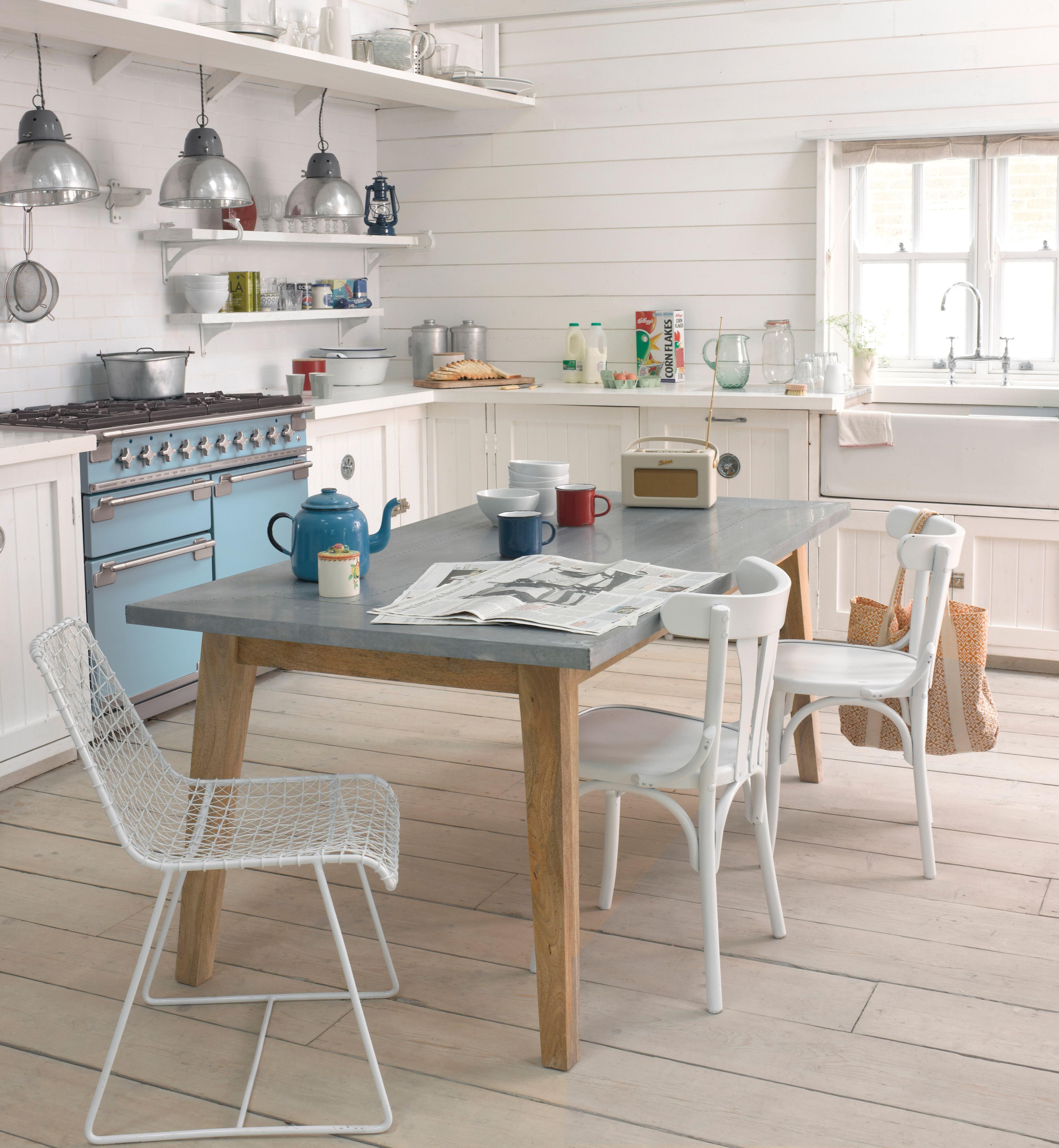 Der Falcon Elise #stuhl #küche #weißeküche #weißerstuhl #maritim #küchentisch ©Loaf