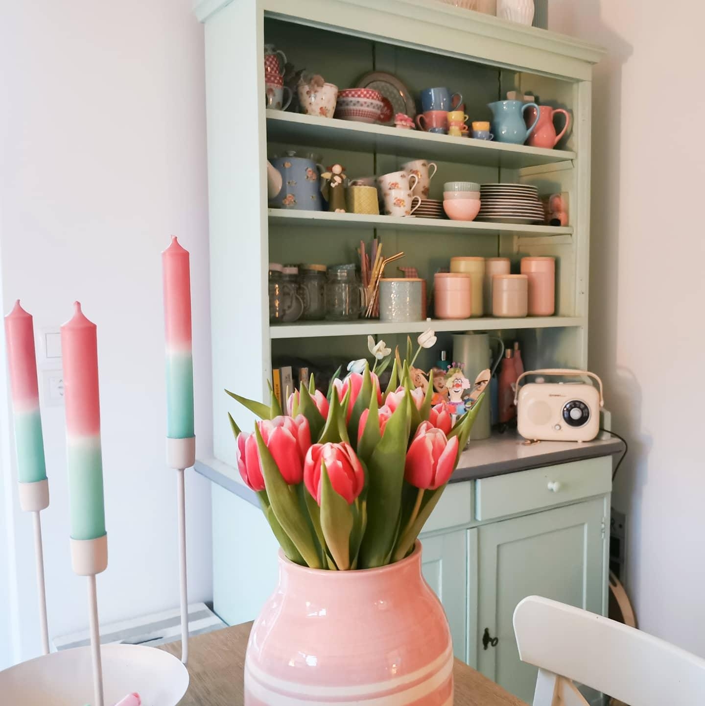 Der Frühling ist eingezogen... #küche #bunt #vintage #colourfulliving #pastell #kitchen