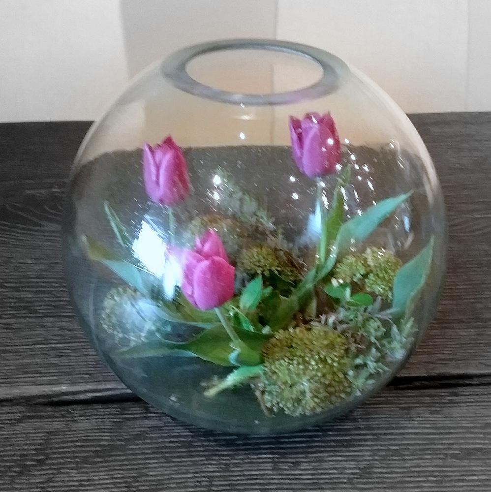 Der #Frühling läßt grüßen. Meine #Lieblingsblumen - #Tulpen in einer #Kugelvase bringen #Freude in jedes #Zuhause