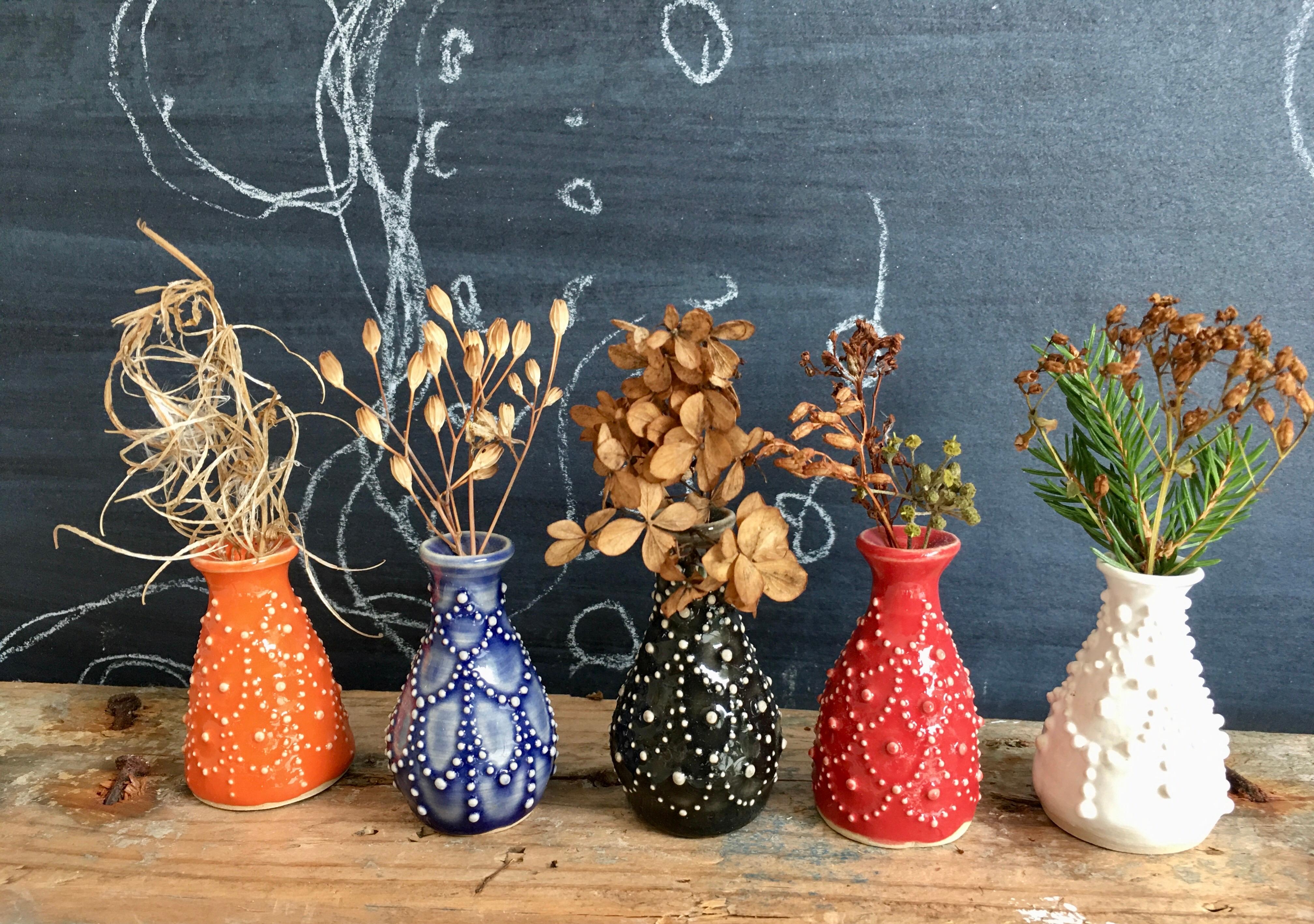 Der Herbst ist bunt bei mir, auch wenn die Vasen nur 4 cm hoch sind ! #trockenblumen #minivasen #sliptrail #keramik