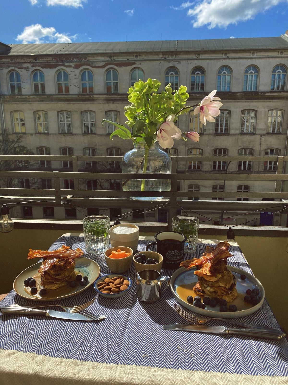 Der heutige Frühstückstisch war unser Balkon 🌿  #stayhome #frühstückstisch 