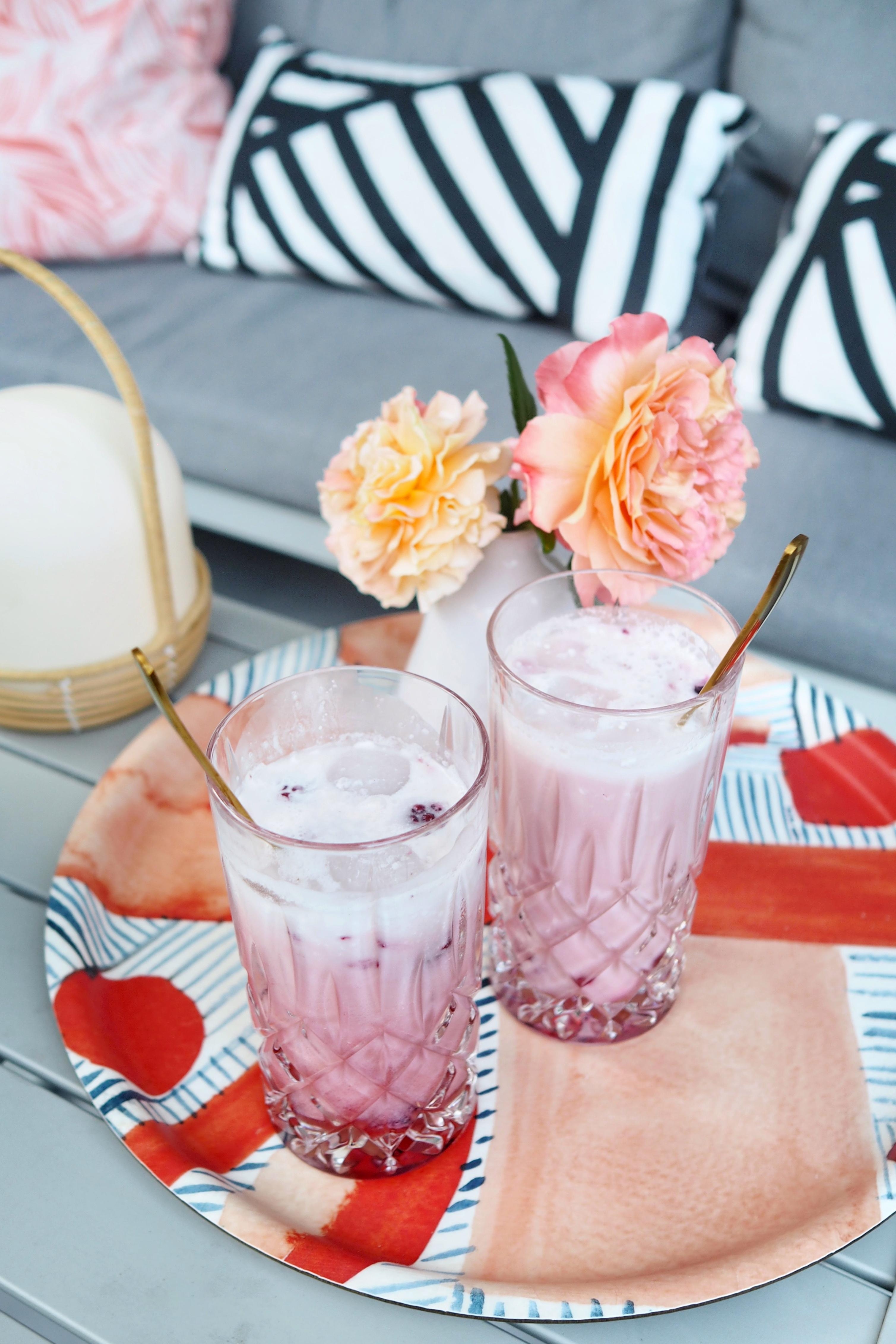 Der hübscheste Drink diesen Sommer!
#pinkdrink #lounge #garten