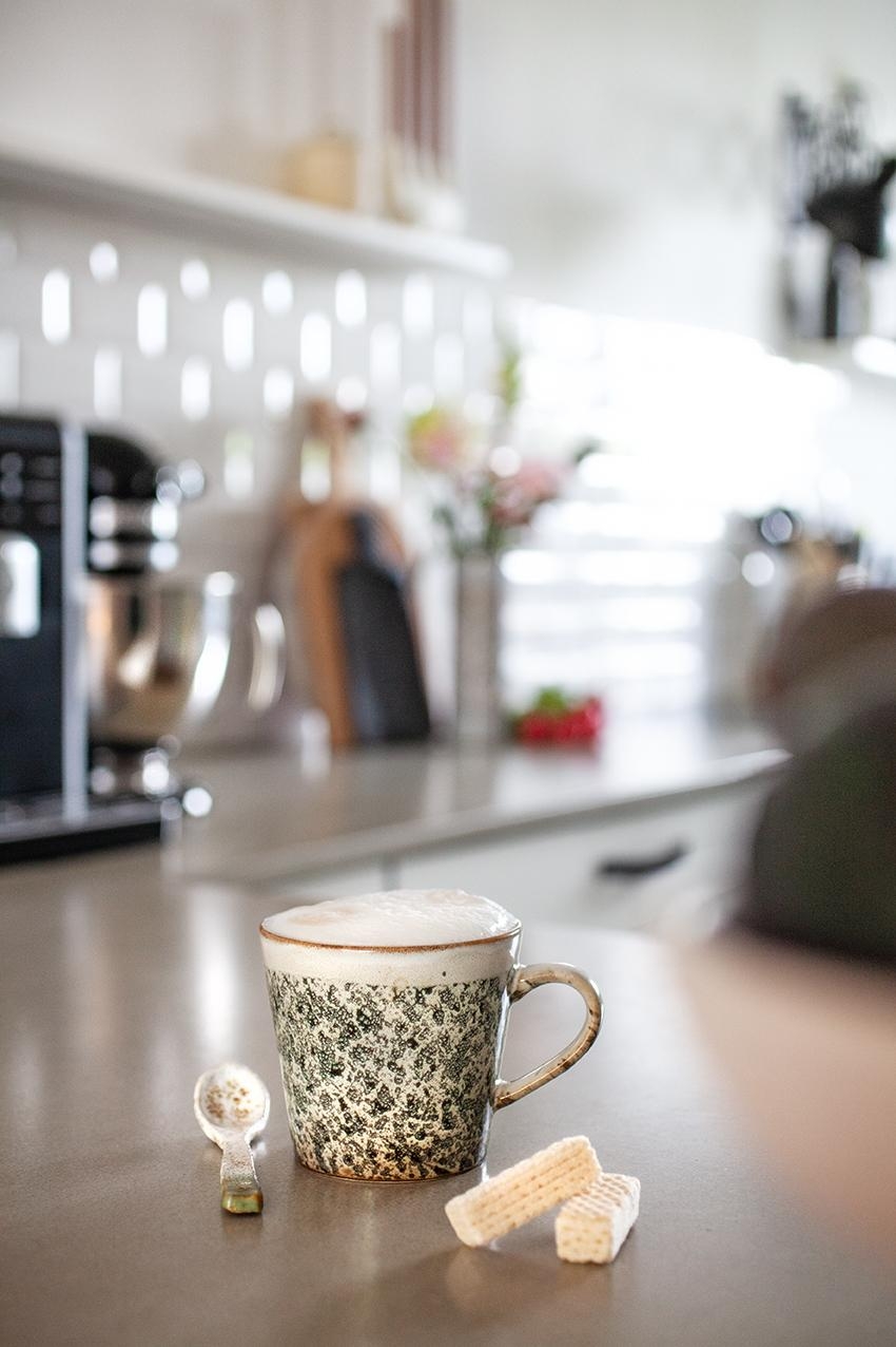 Der Keks, beliebtes Kaffeeaccessoire

#Küche #Kaffee #Metrofliesen #Arbeitsplatte
