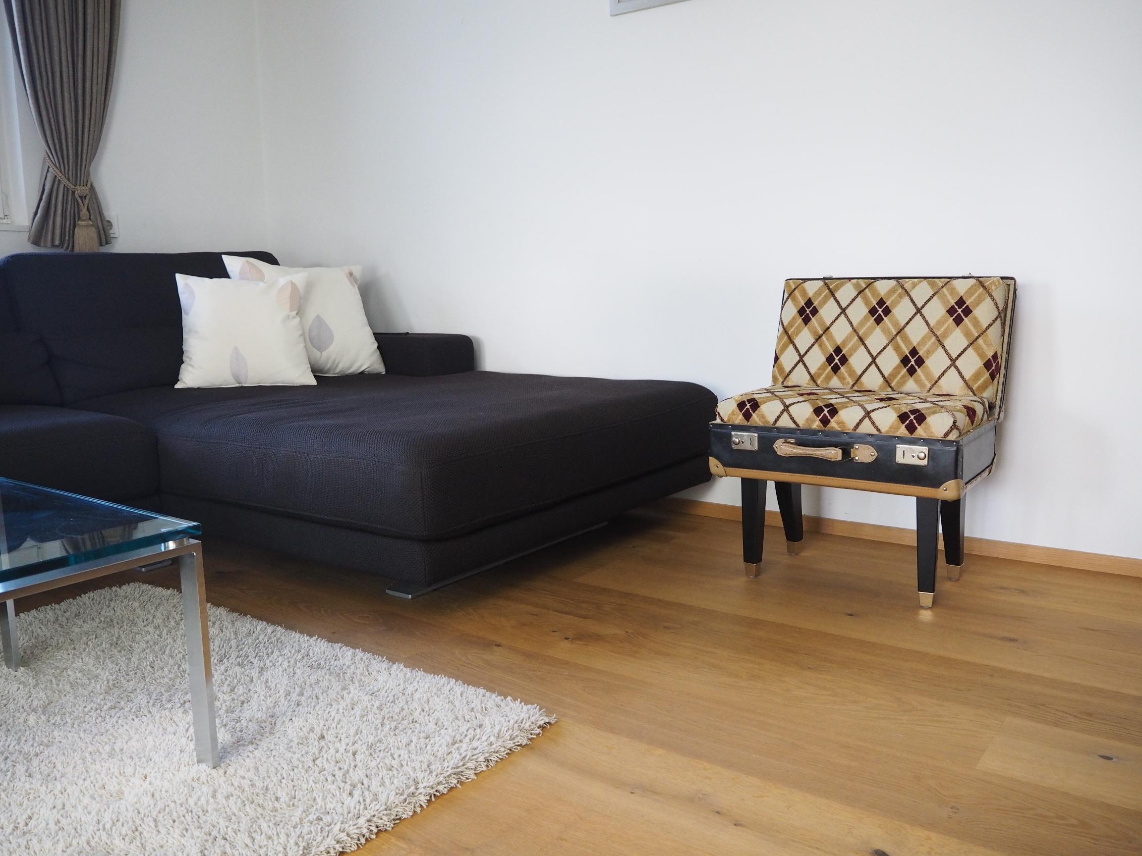Der Kofferstuhl - ein tolles Element #wohnzimmer #designermöbel #handarbeit ©IUNICUM GmbH