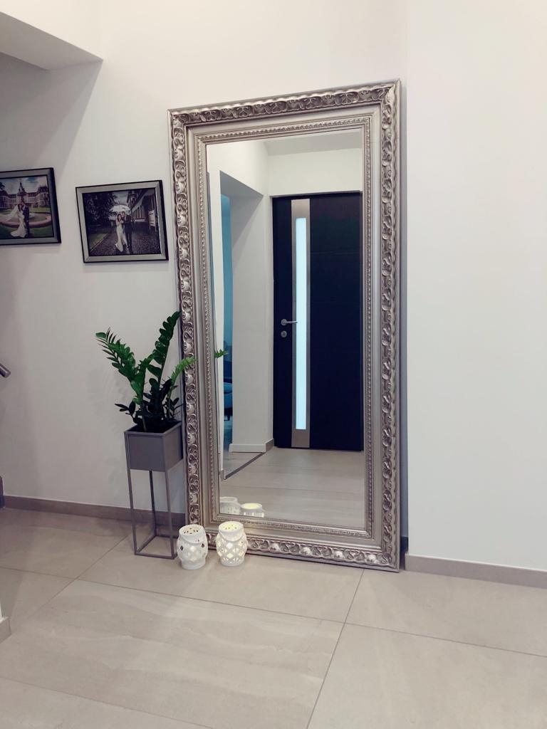 Der letzte Schliff am Spiegel :-)
#spiegel #silber #flur #wohnbereich #eingang #pflanzen #glamour #look
