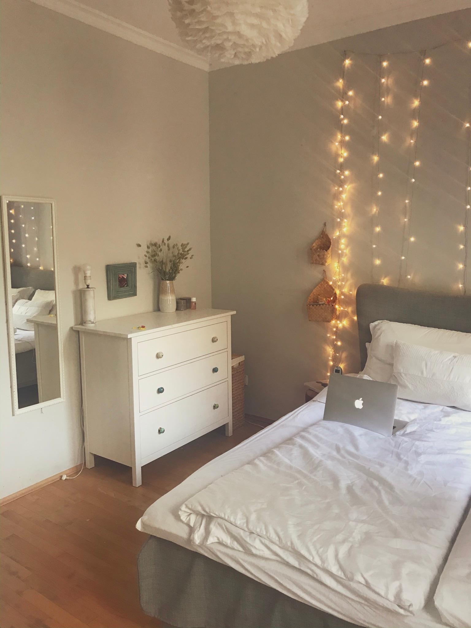 Der Lichtervorhang passt perfekt zum Herbst! 🍂
#schlafzimmer #bedroom #couchstyle