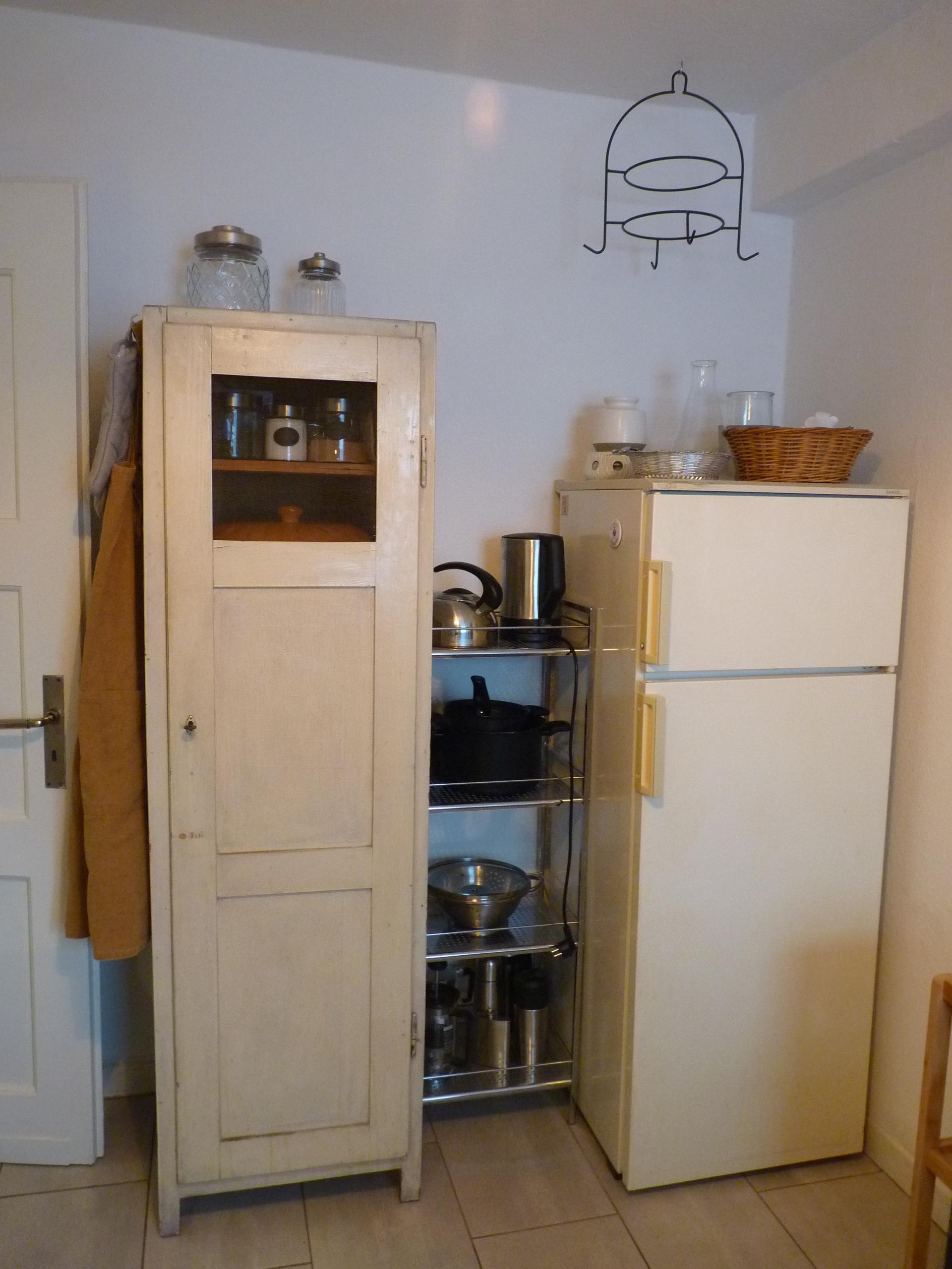 der moderne #Kühlschrank musste weichen
#küche #altbau #hochschrank #antik #kleineküche #ordnung