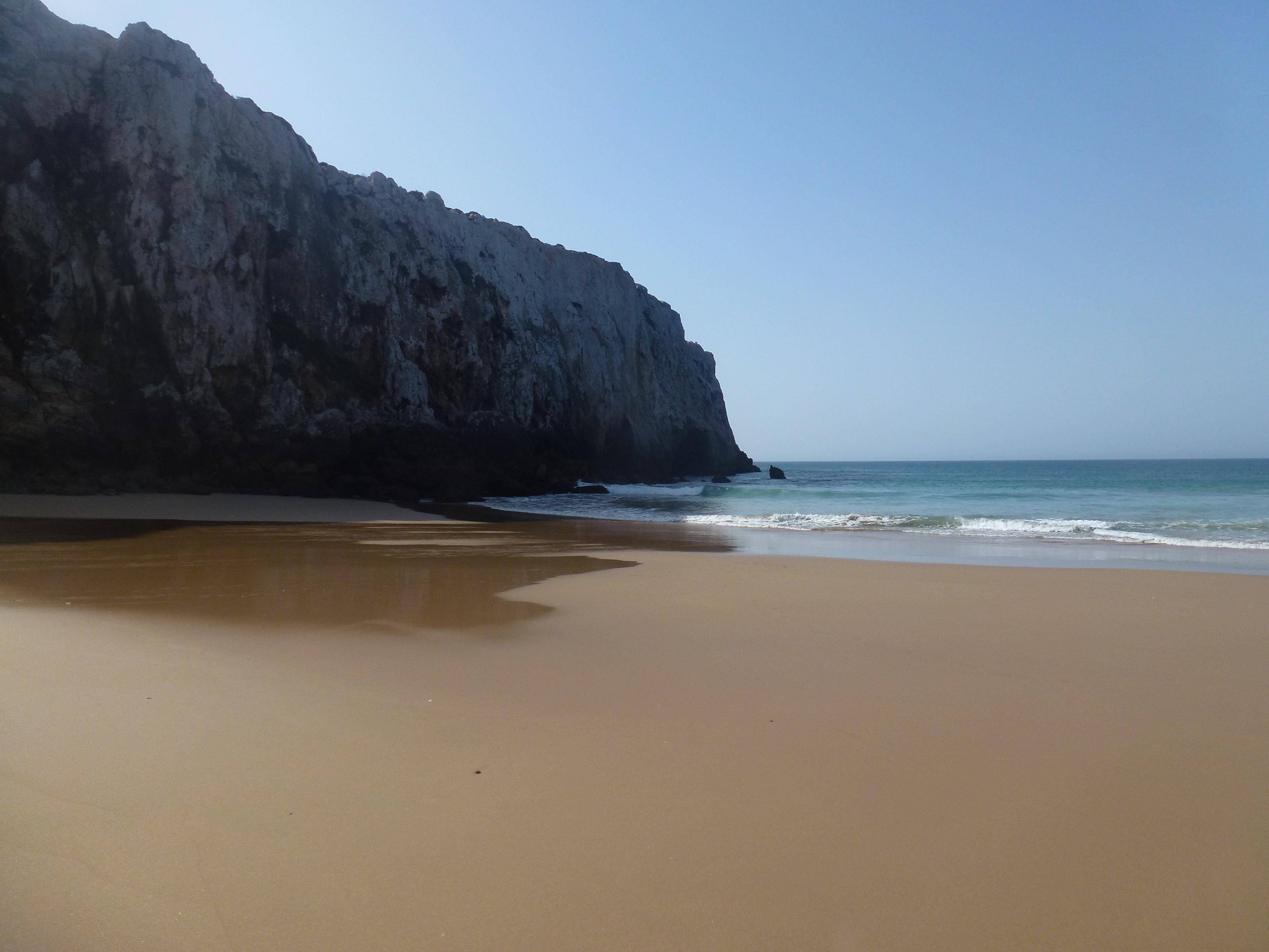 Der perfekte Strand. #summerstyle #praiadobeliche #sagres #portugal #travel #weltreise 