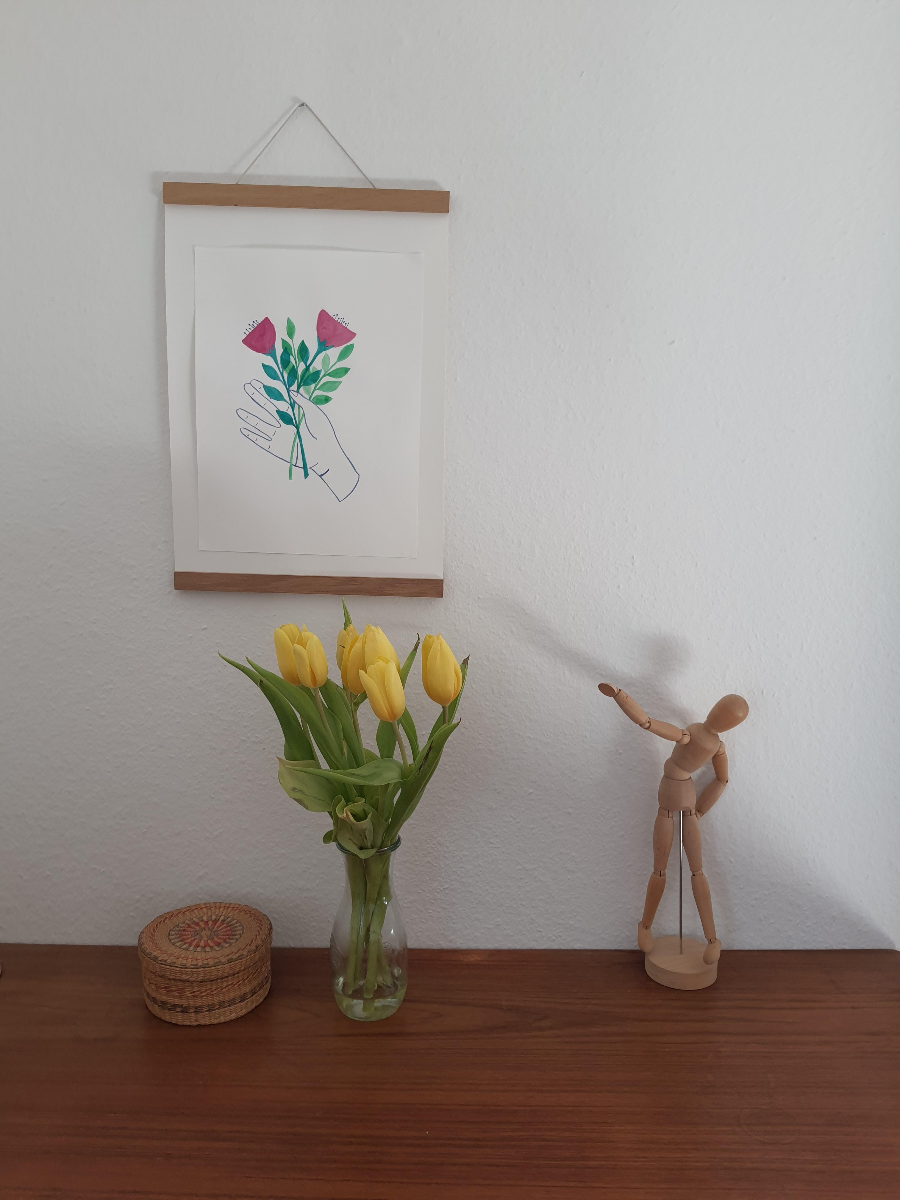 Der Schreibtisch bleibt heute arbeitsfrei, dafür geschmückt mit Tulpen :)