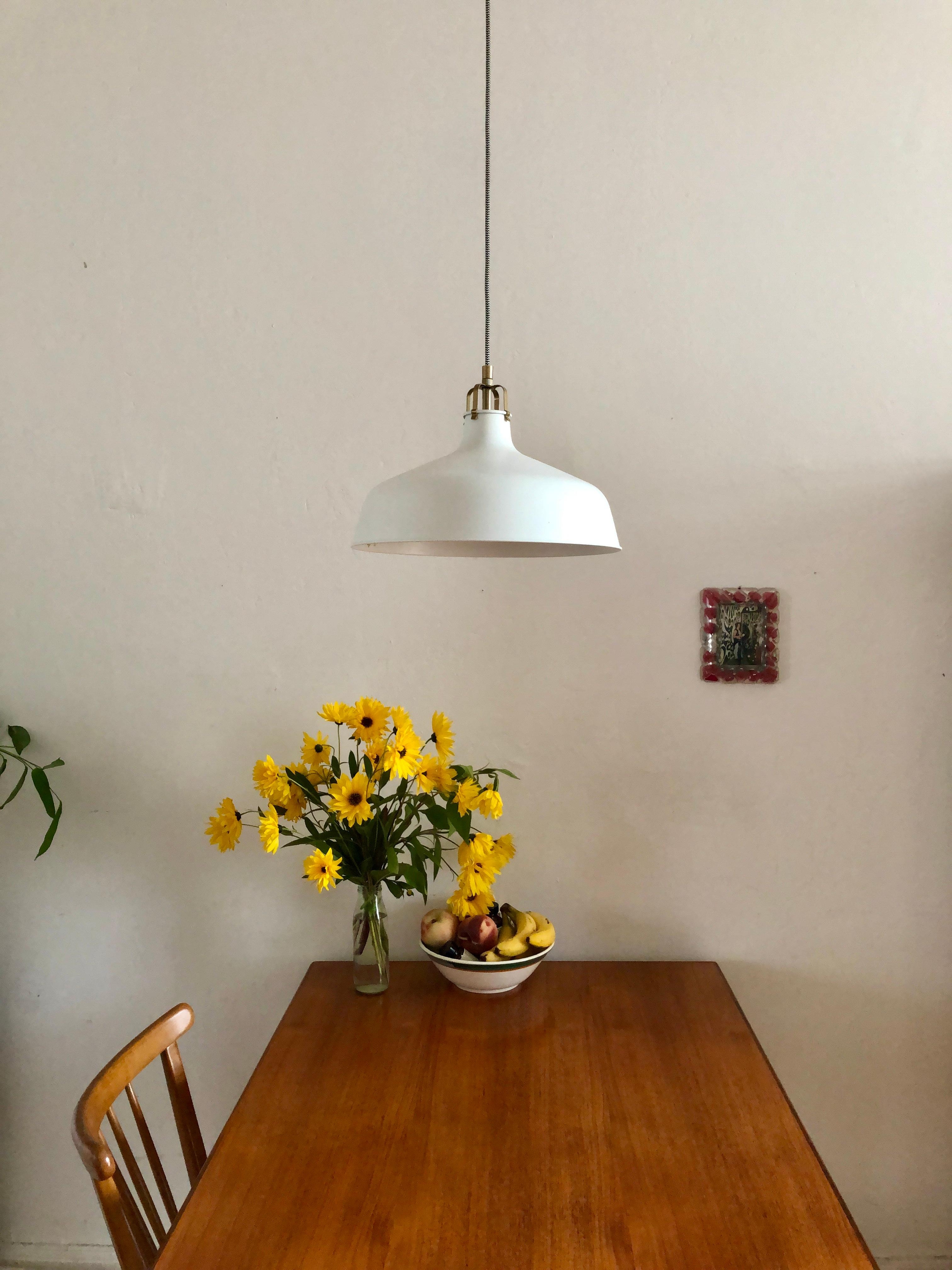 Der Tisch ist nicht immer so ordentlich! 

#Altbau #Küche #Vintage #Danishdesign #Skandistyle #Herbstblumen #simple