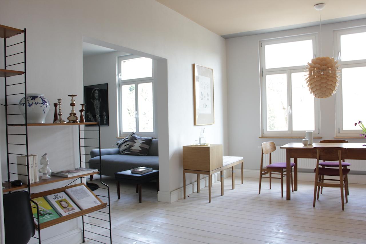 Design Apartement in Weimar #wohnzimmer #esstisch #pendelleuchte #esstischlampe ©HierWarGoetheNie