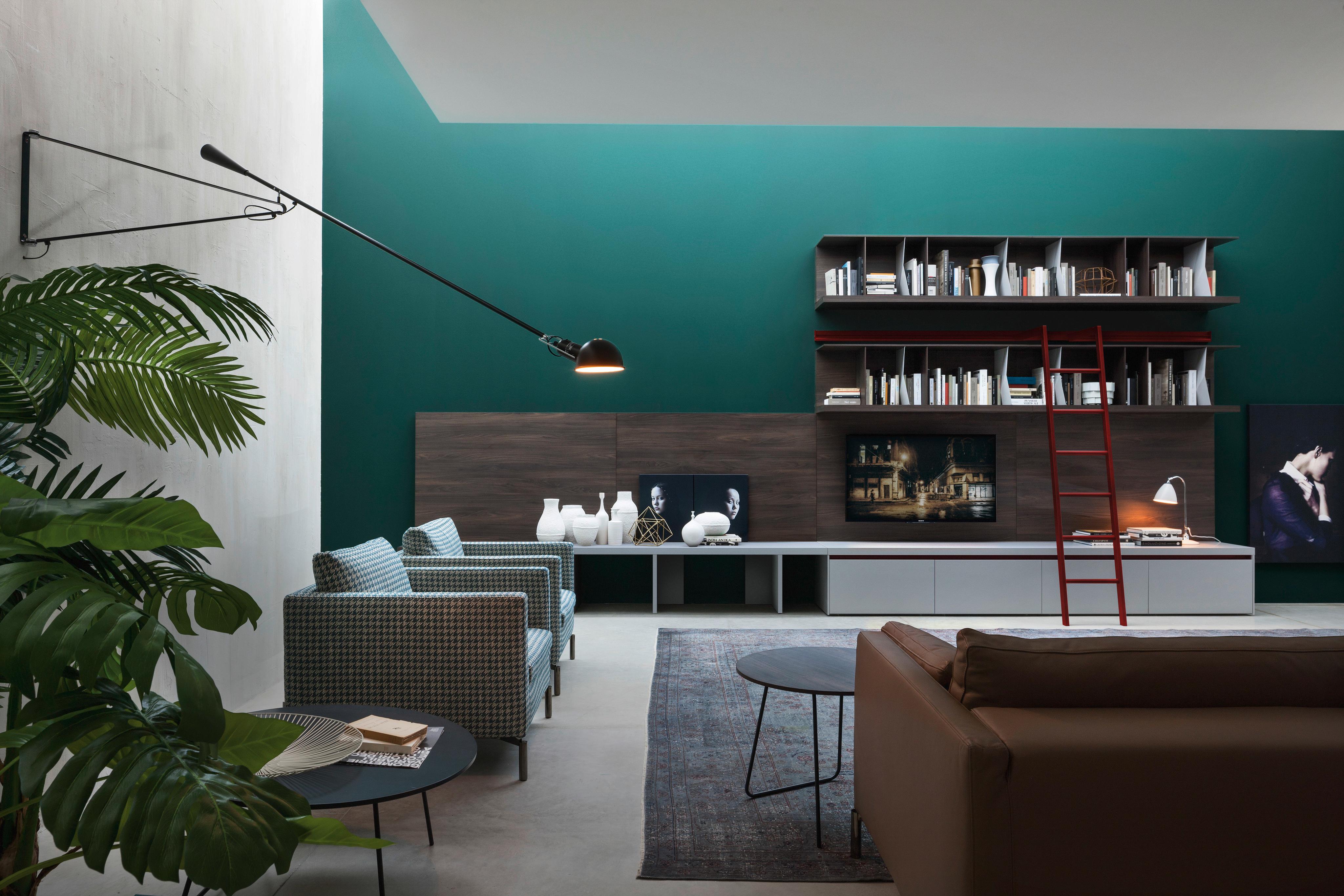 Design Bücherregal mit Leiter über TV Wand #bücherregal #wohnzimmer #raumteiler ©Livarea.de / Novamobili