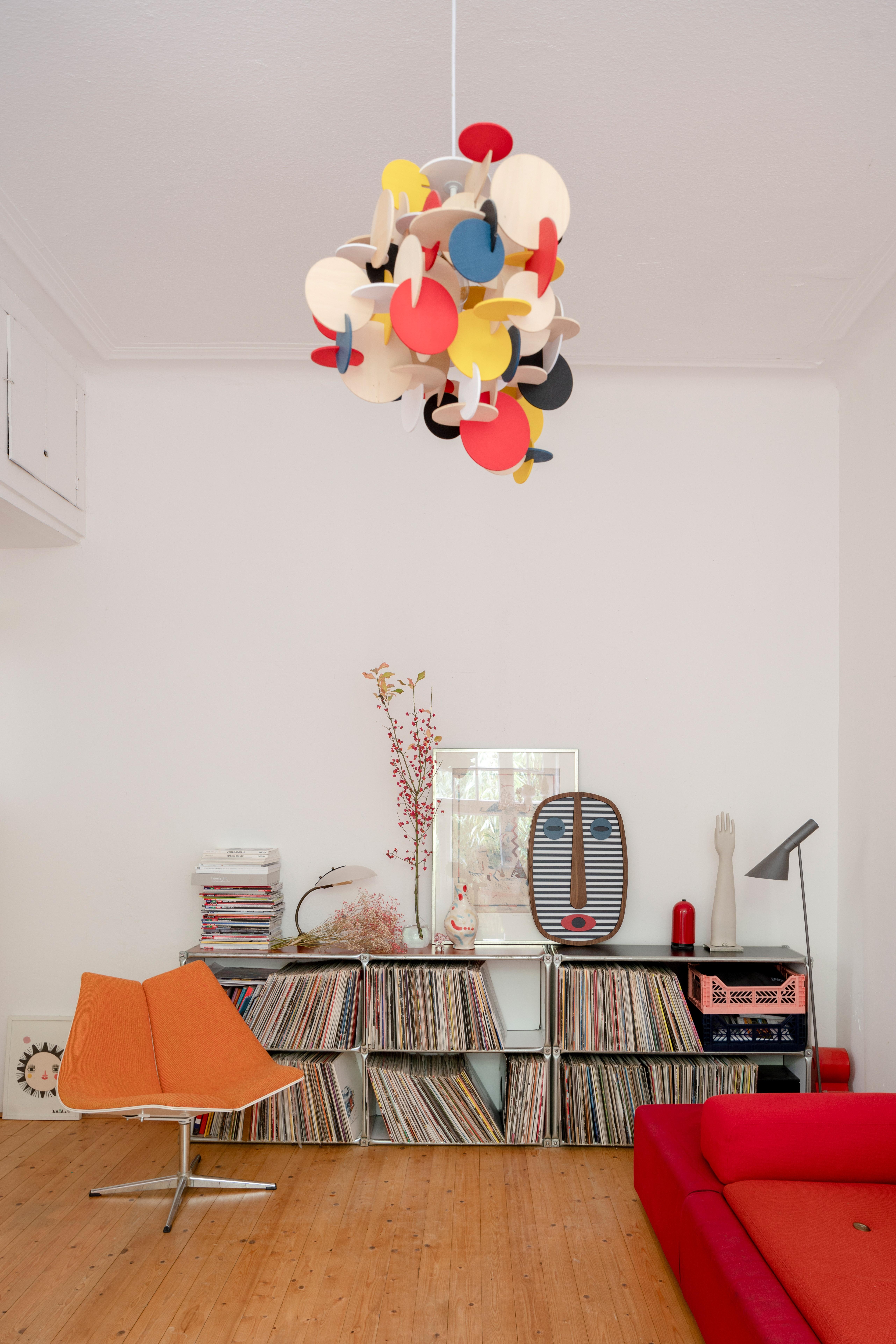 Design-Star: Die bunte Deckenleuchte "Bau" stammt von Normann Copenhagen. #homestorydonnerstagsonntag