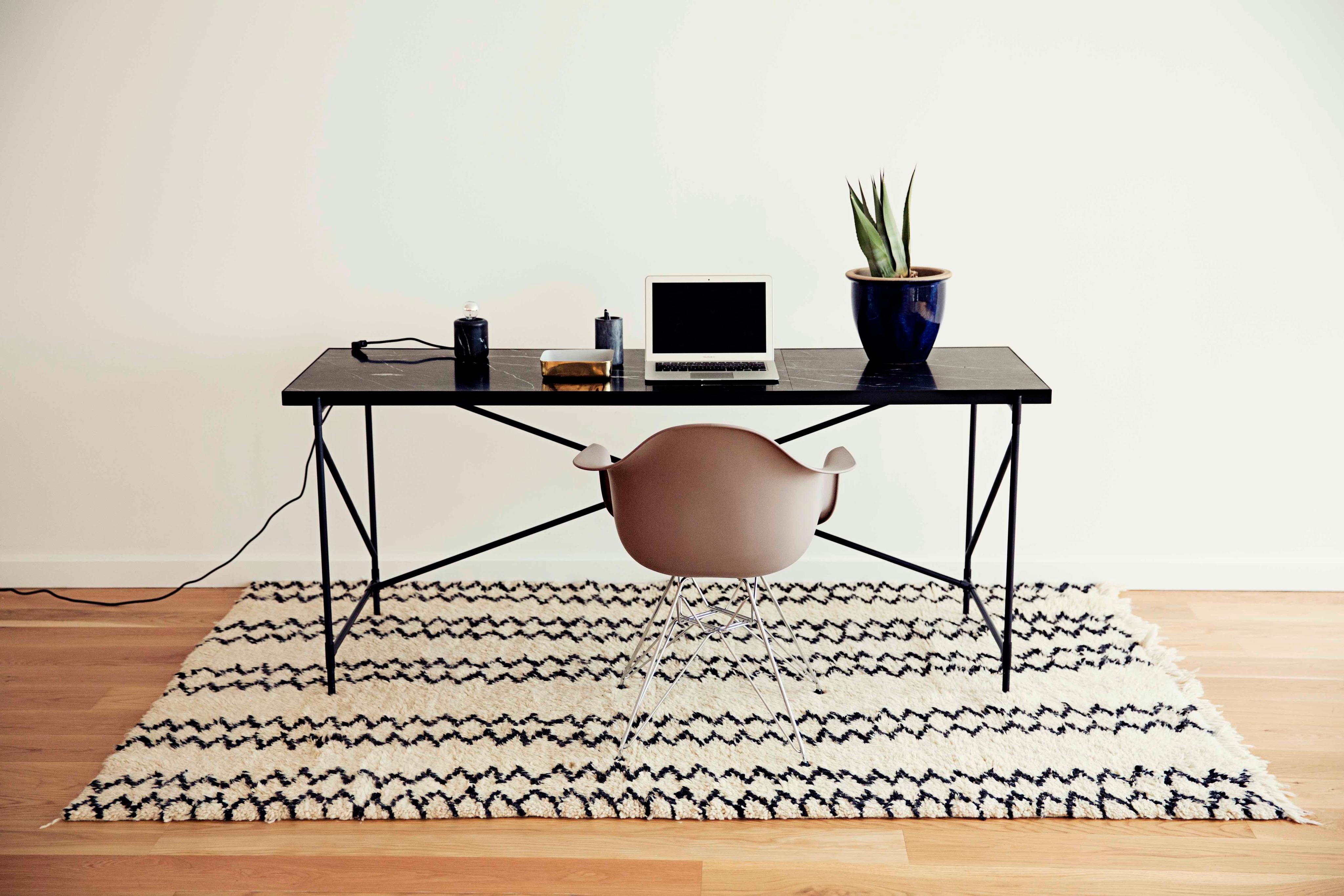 Desk - Black on Black - Black Marble #schreibtisch #minimalismus ©HANDVÄRK