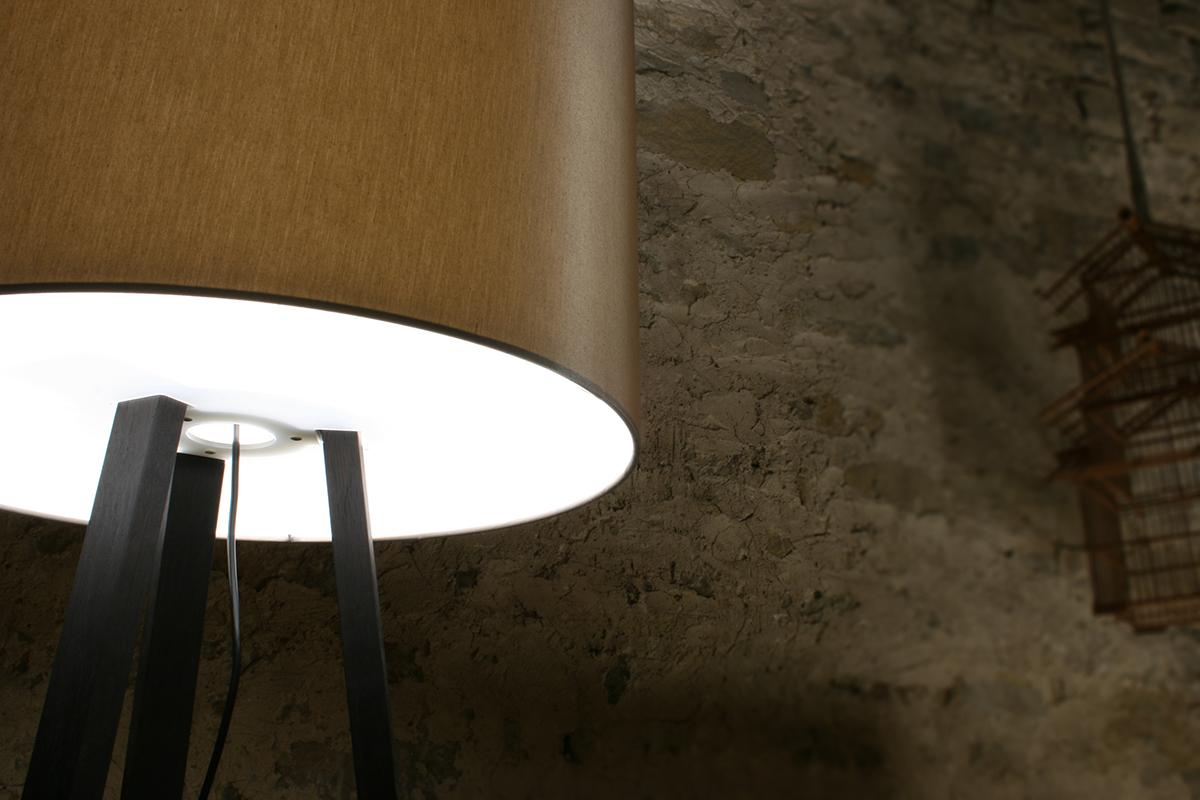 Detail vom Leuchtenschirm mit grauem Stoff #stehlampe #lampe ©maigrau