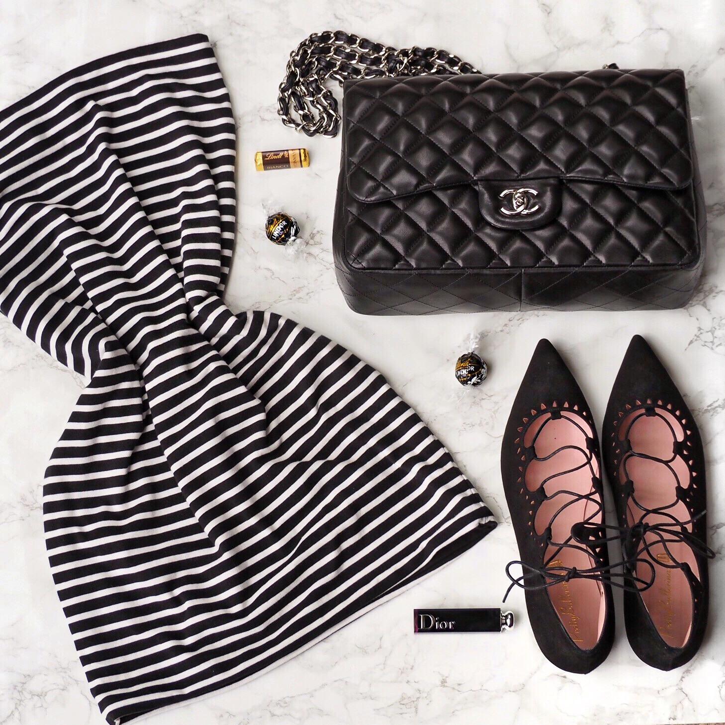 #details : black - white - stripes - chocolate 🖤 #monochrom 