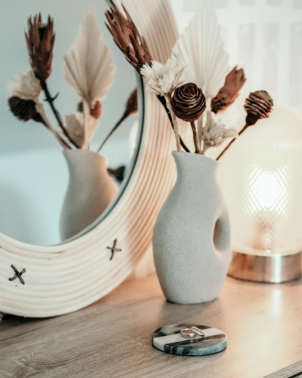 #details #trockenblumen #vase #rattanspiegel #couchstyle