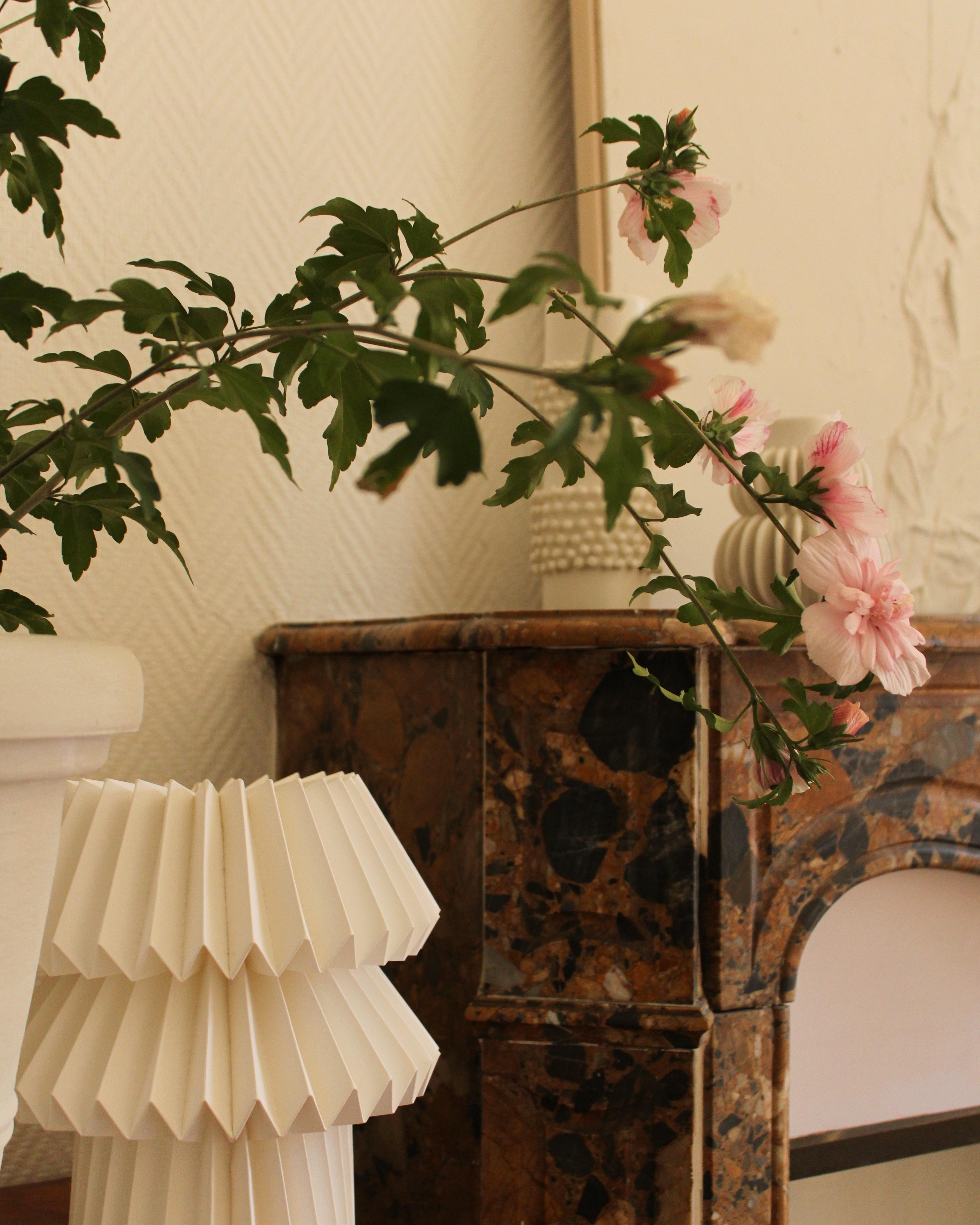 #detailverliebt #hibiskus #marmor #vasen #bloomingville #plisseelampe