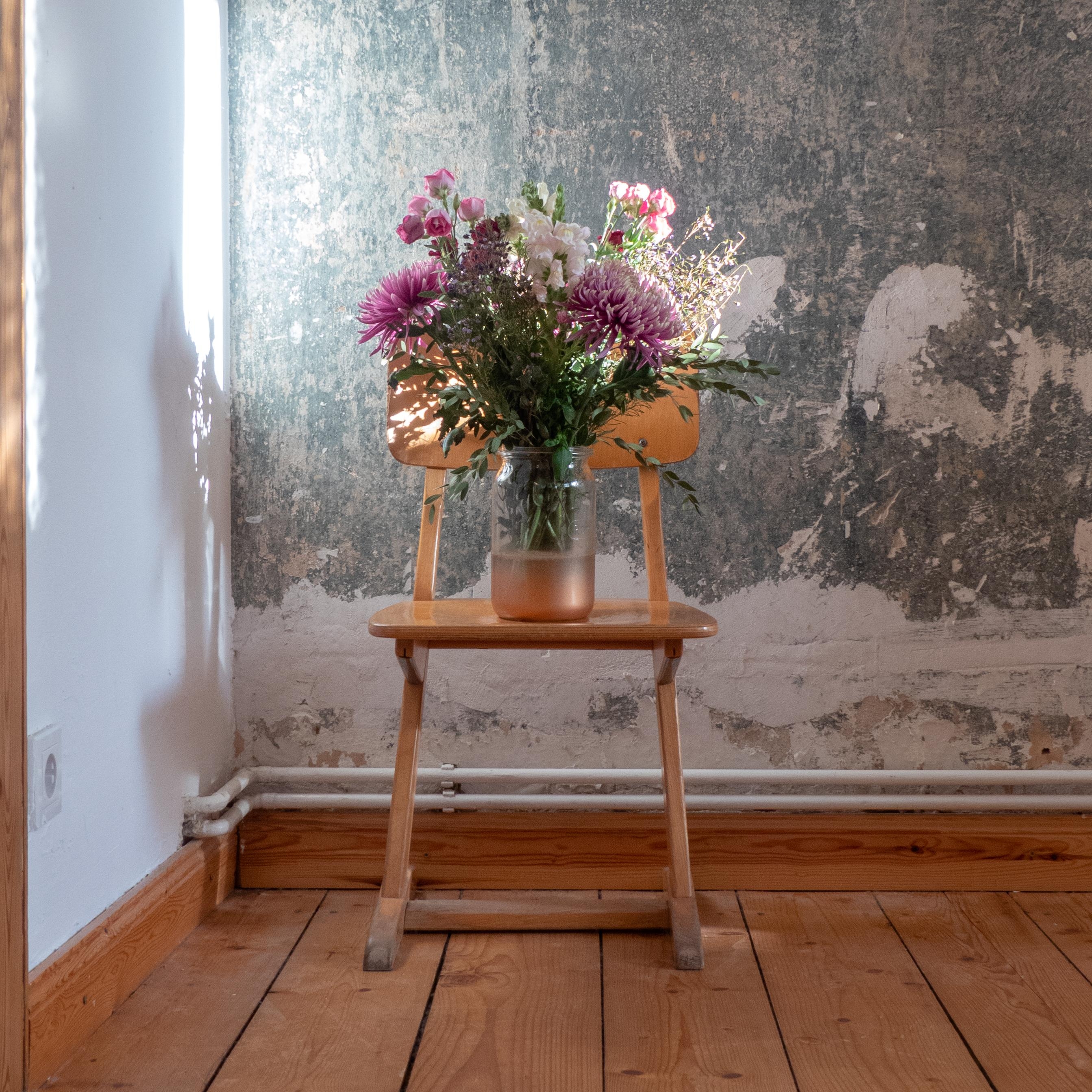#detailverliebt #interior #flowers #altbau #vintage #esszimmer 