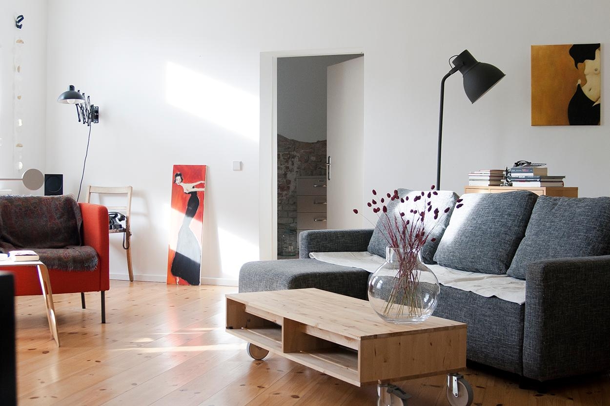 Die allerletzten Sonnenstrahlen einfangen
#wohnzimmer #sofa #kaiseridell #scherenlampe #deko #trockenblumen #vintage