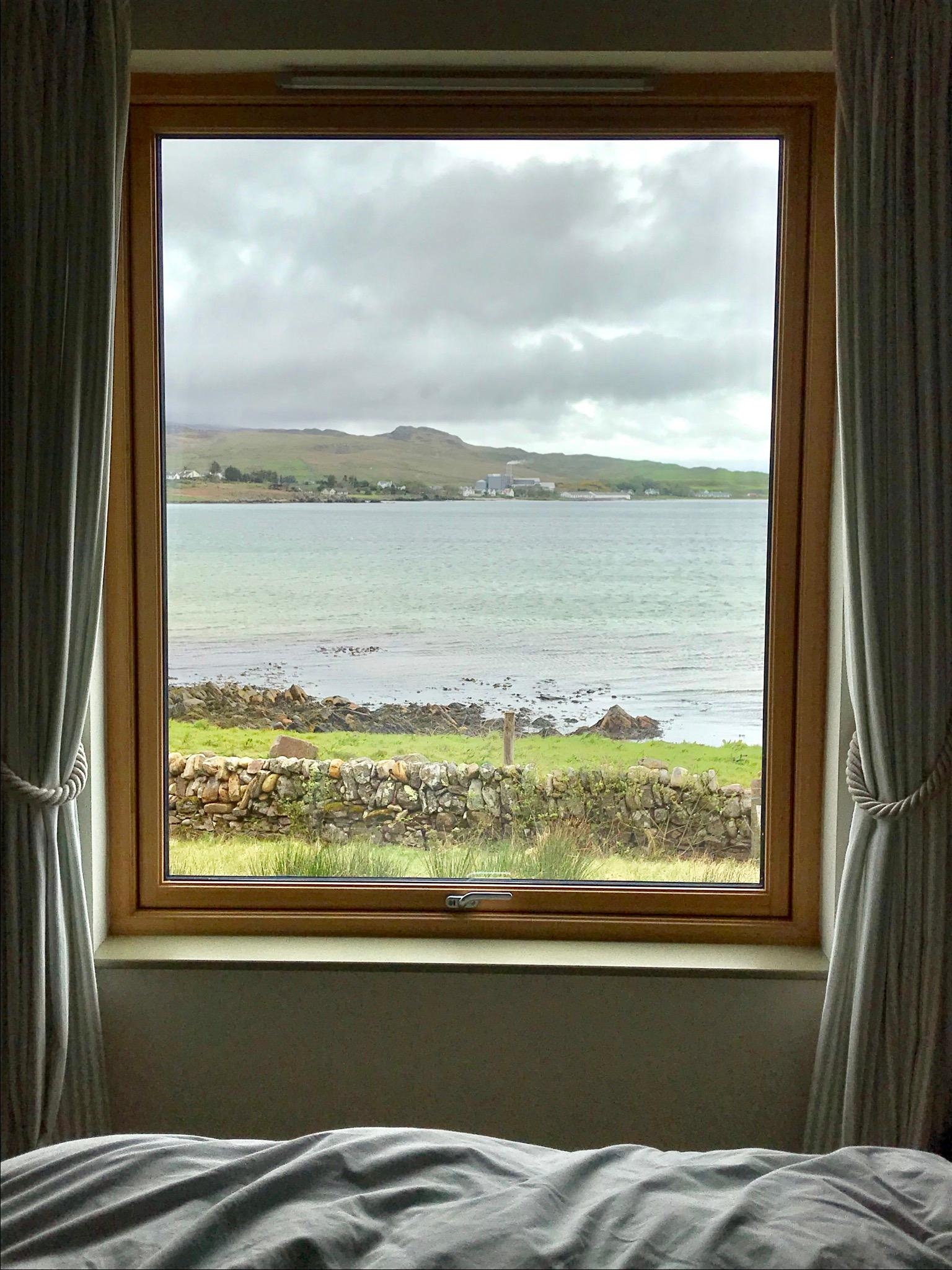 Die bislang schönste Aussicht vom Bett aus im Urlaub. Islay, Schottland
#travelchallenge #meinschönsterurlaub 