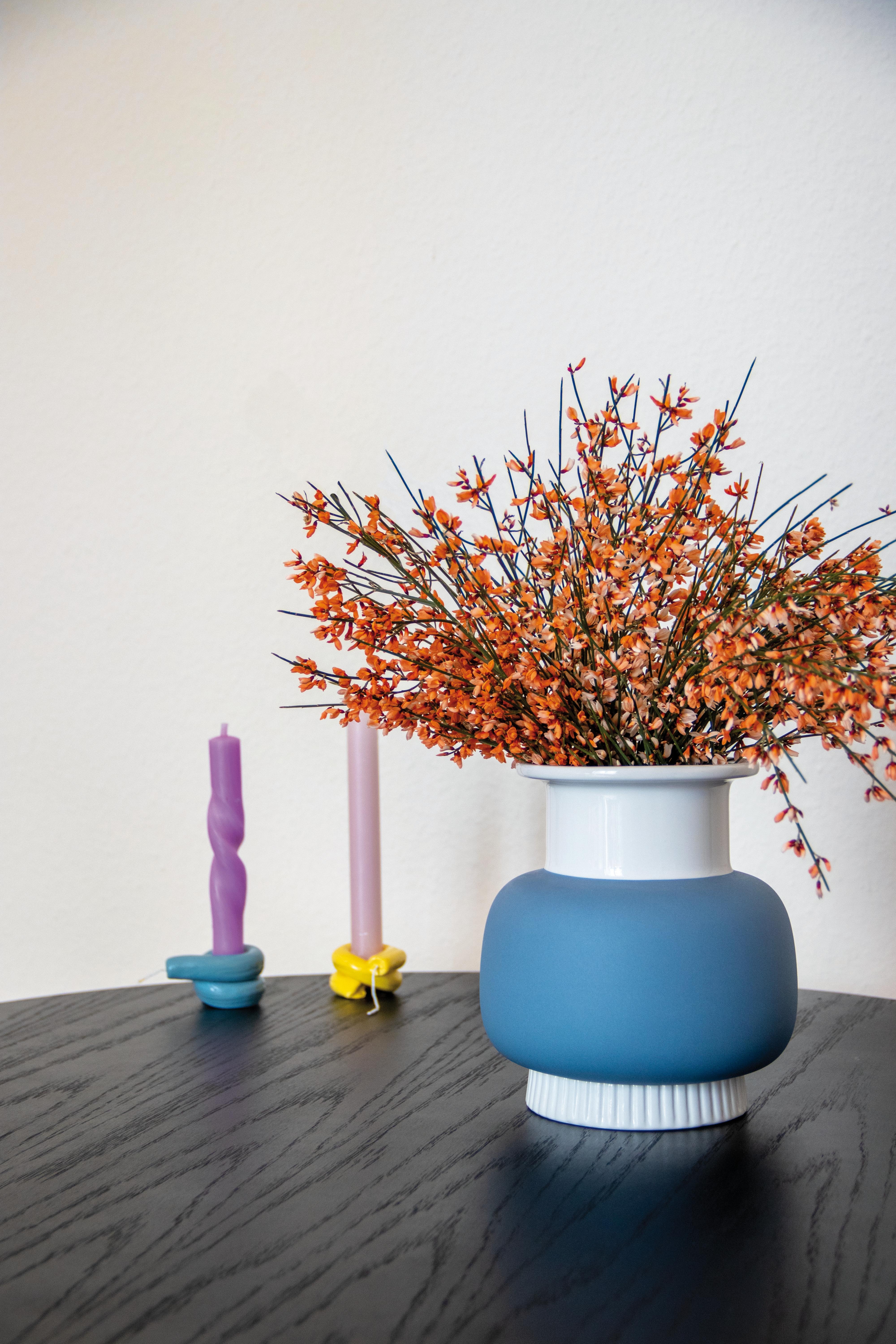 Die erste Liebe meines Lebens: #Blumen
#Blumenstrauß #Vase #Ginster #Duft #Farbenfroh #Pastell #Candycolors