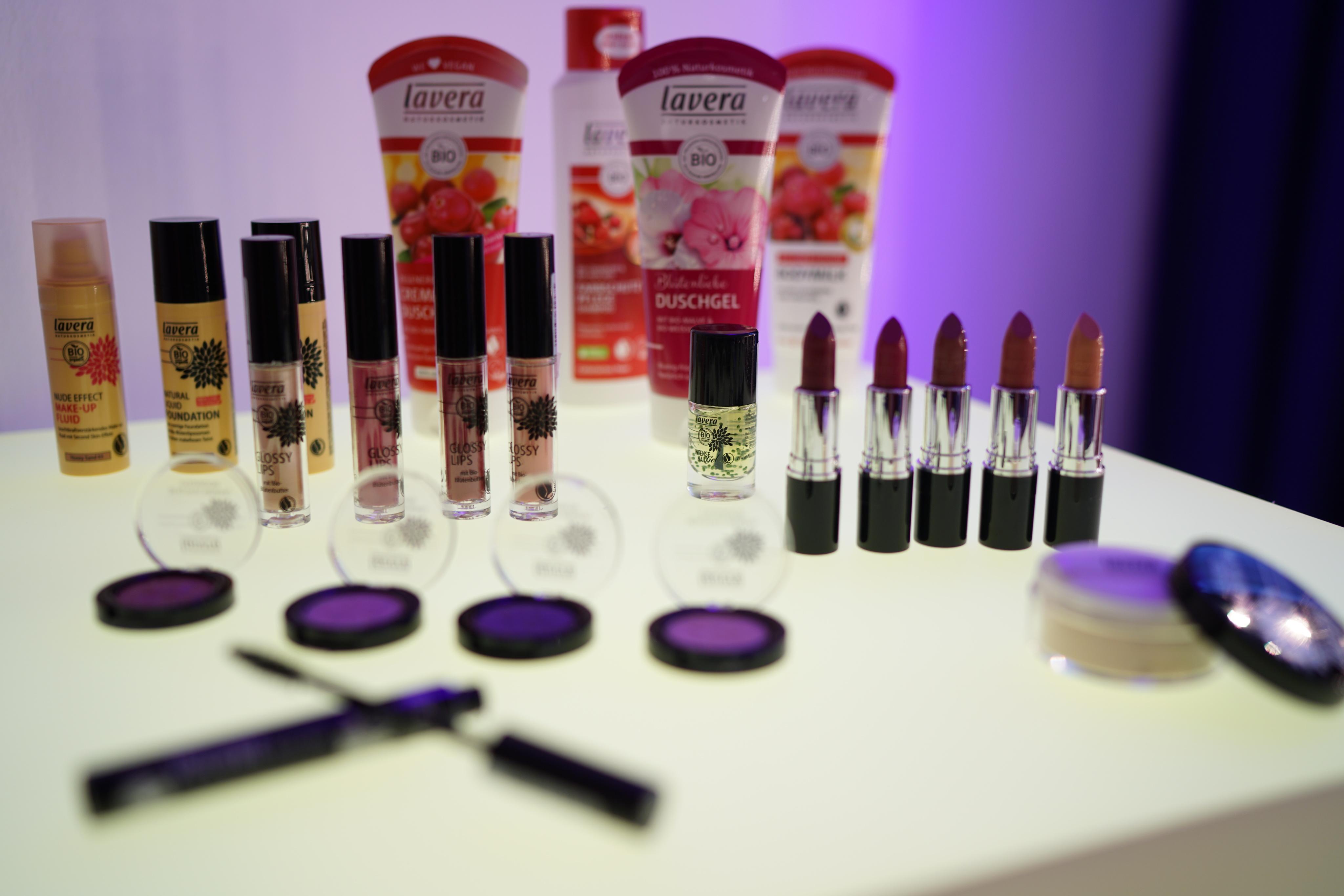 Die Essentials beim Workshop #lavera #naturkosmteik #color #makeup #skincare 