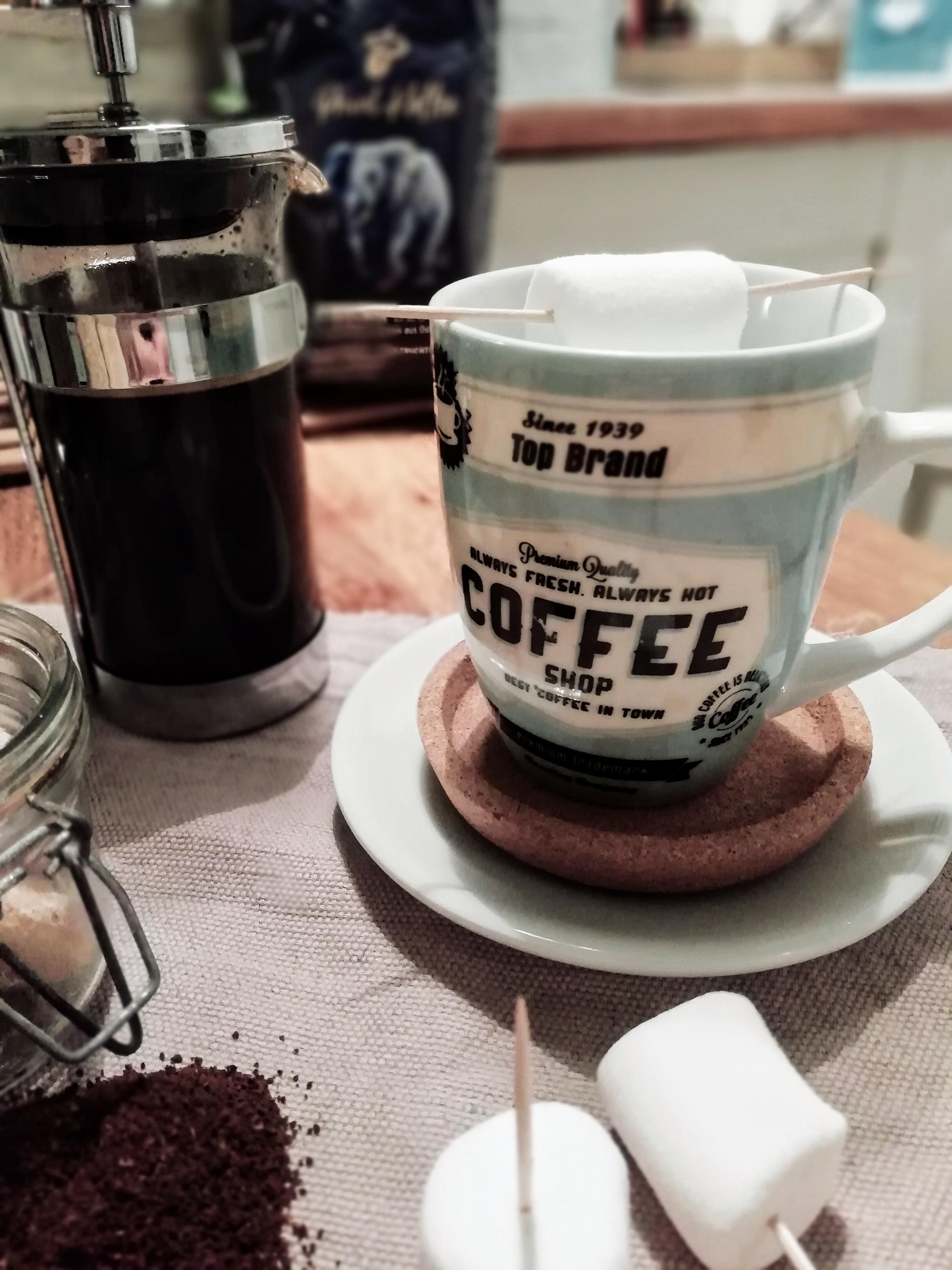 Die French Press macht den Kaffee, als Topping gibt es Marshmallows #coffeelover #foodchallenge
