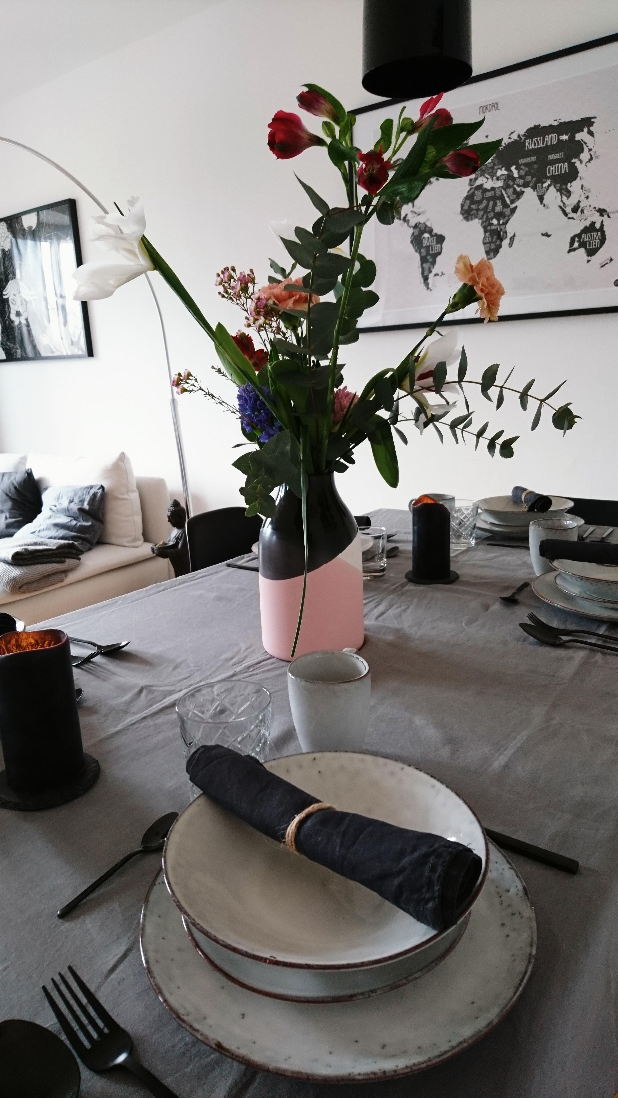 Die Gäste können kommen... 🥧☕🌸🌷
#flowers #Blumen #living #home #brostecopenhagen #freshflowers #tischdeko