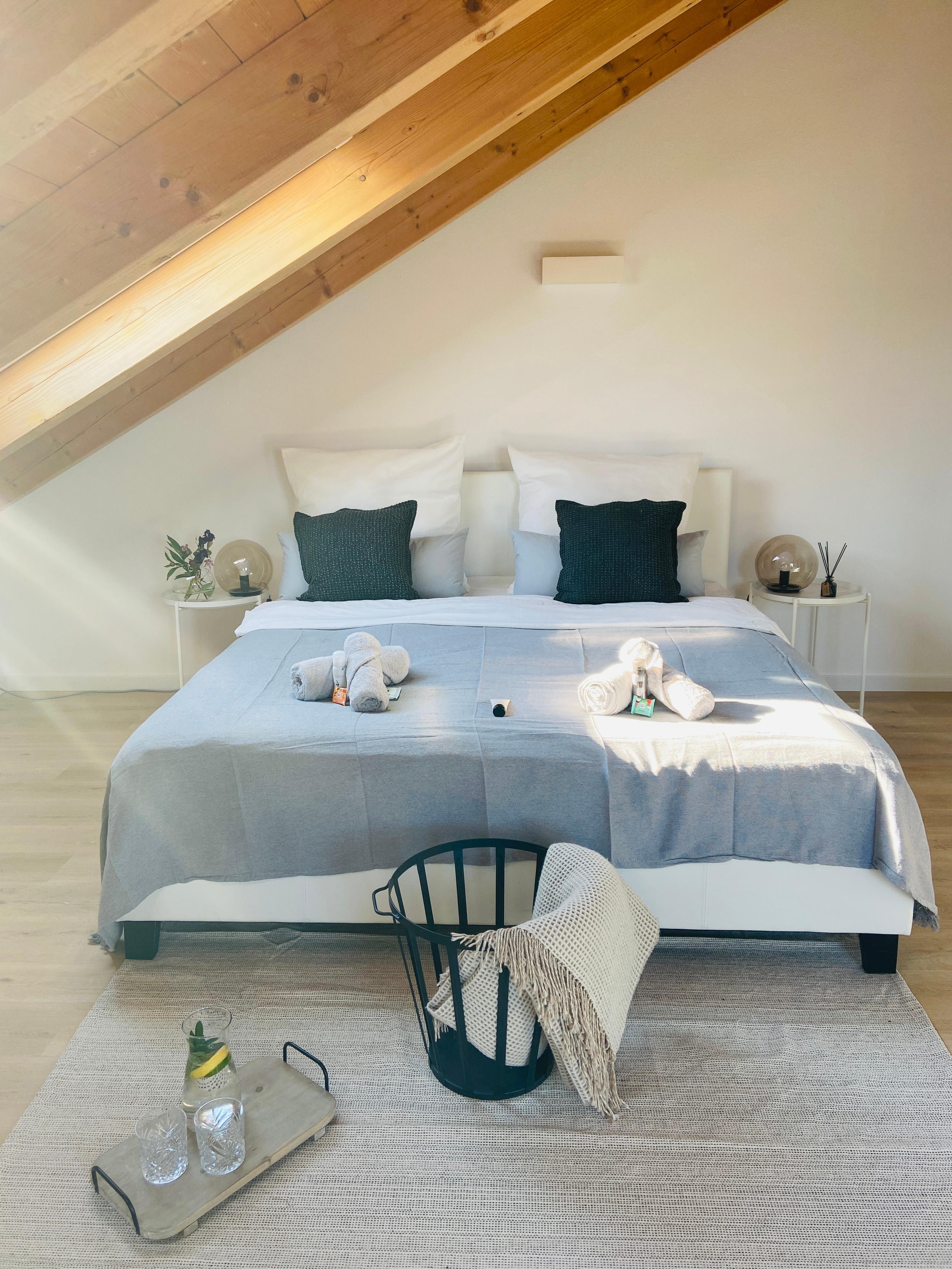 Die Gäste können kommen 🛏
#gästezimmer #couchstyle #dachgeschosszimmer #hausumbau #dachgeschossliebe