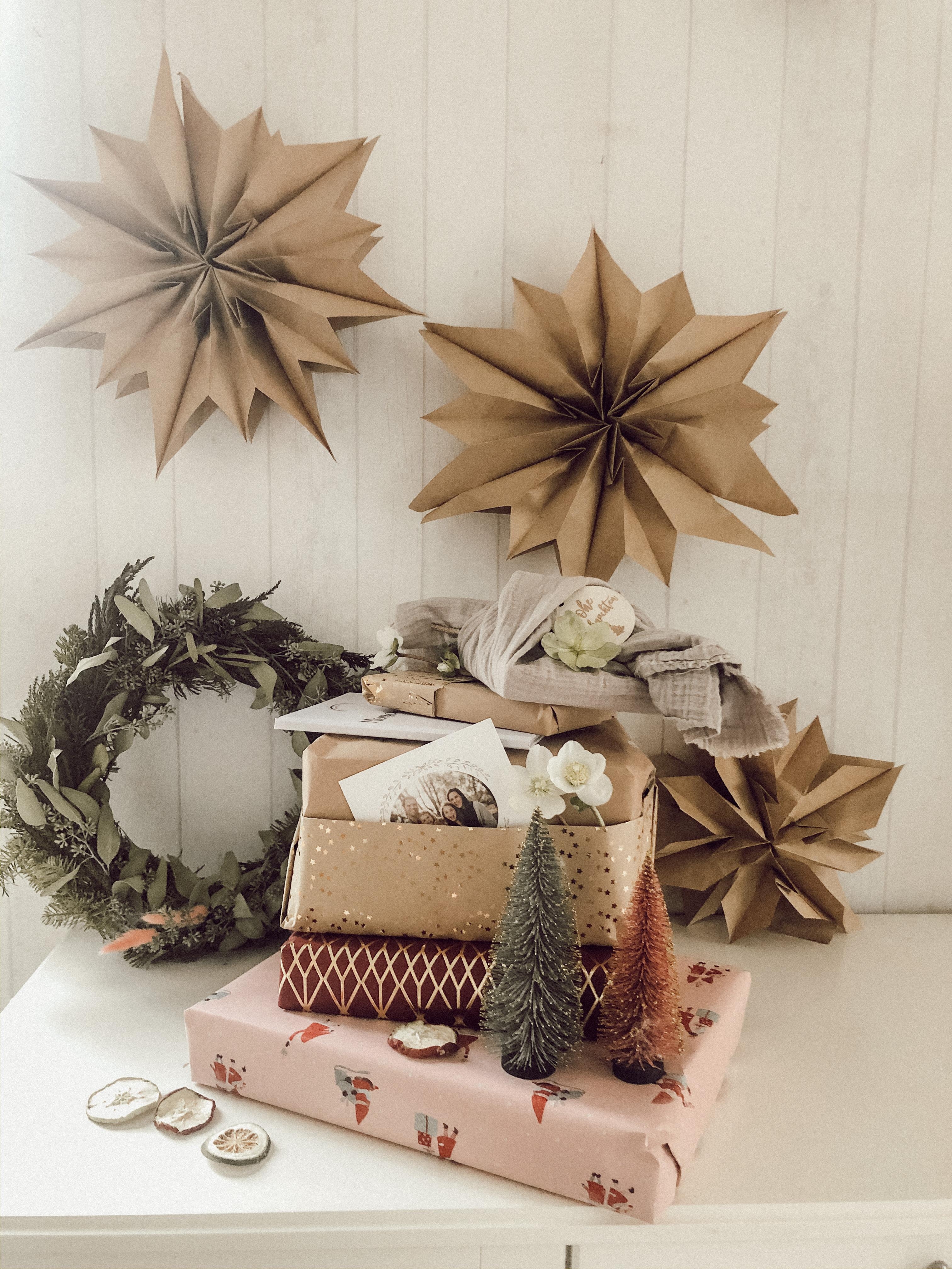 Die Geschenke stehen bereit ⭐️ #paperbagstars #geschenke 
