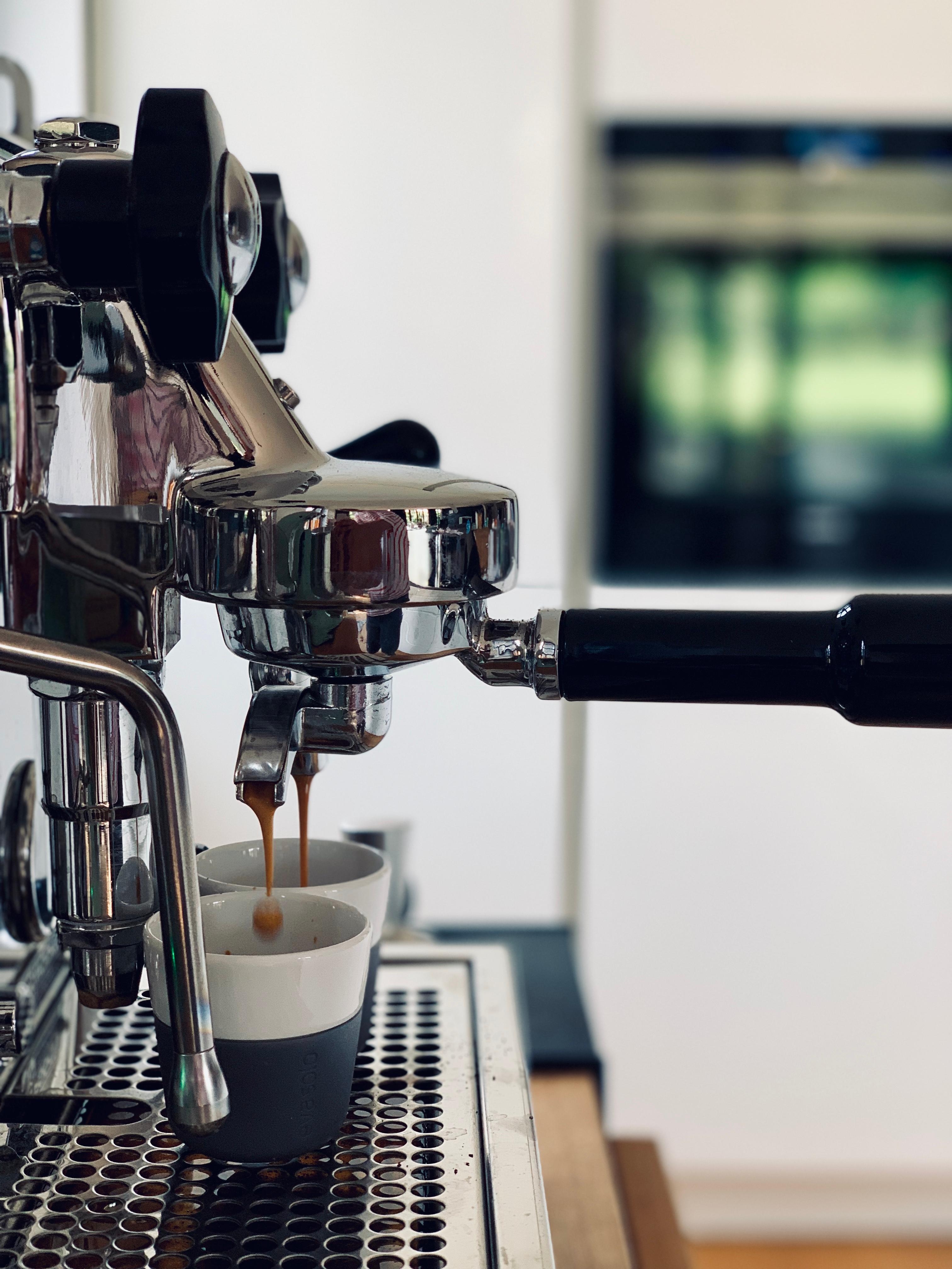 Die Kaffeemaschine ist das Herzstück unserer Küche #kitchen #coffee #espresso 