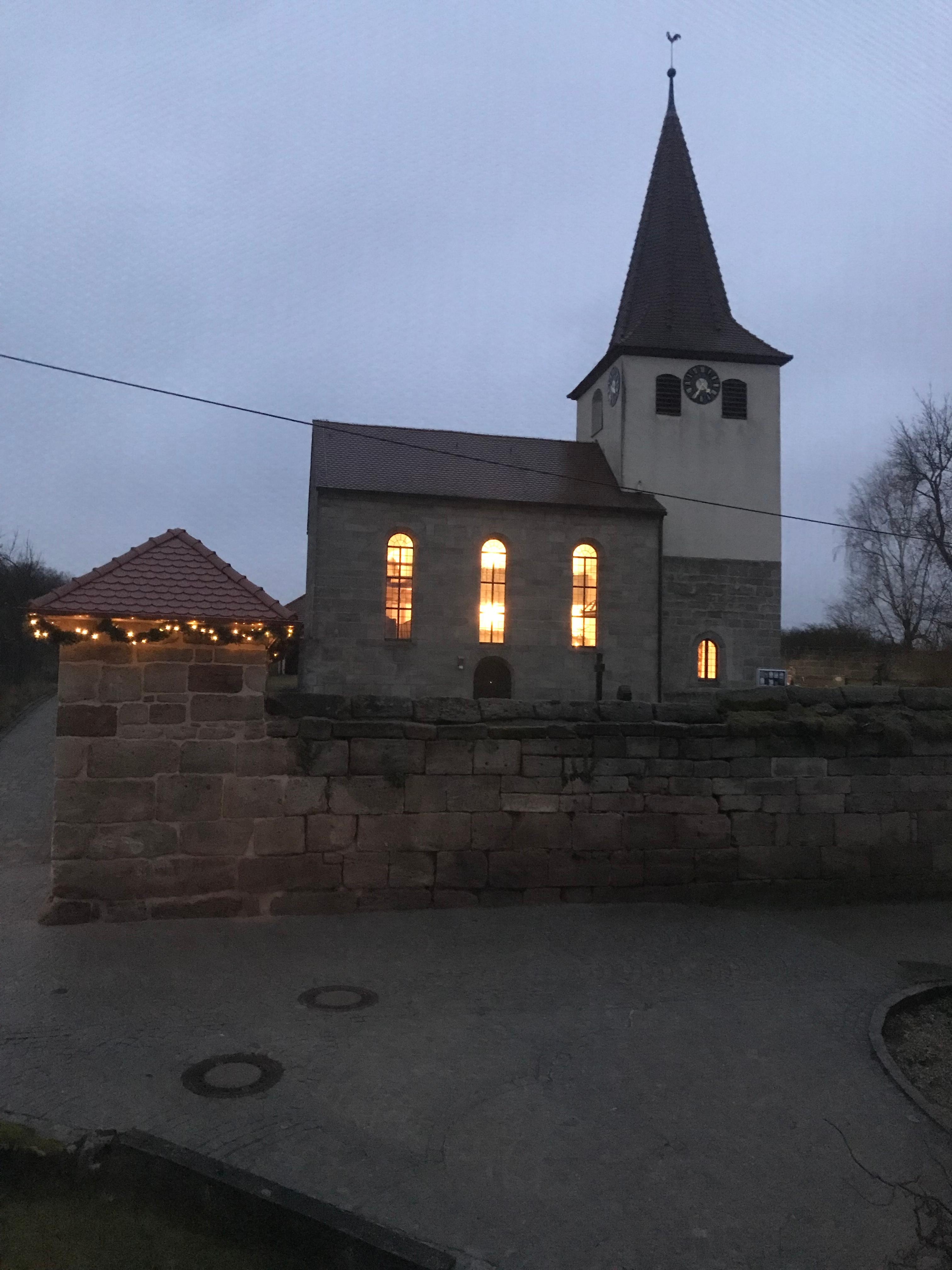 Die Kirche im Dorf lassen #Weihnachtszeit 
(Blick aus der Küche) 