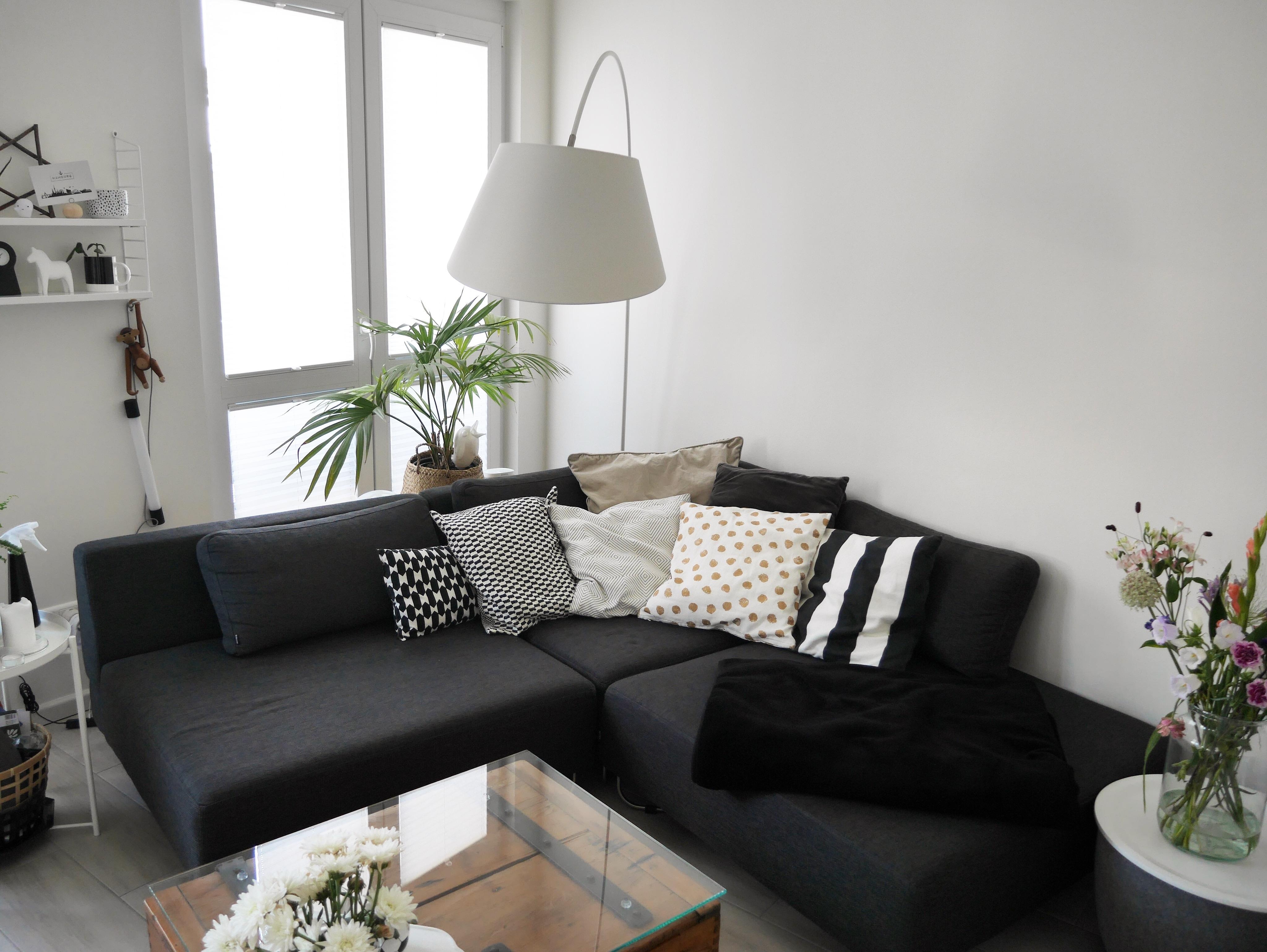 Die Kissengang hat Zuwachs bekommen! #cushions #livingroom #goldendots