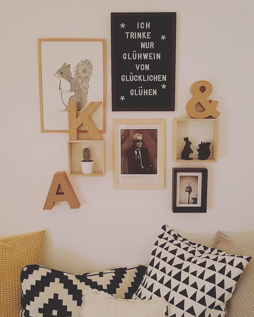 Die Kombi aus schwarz, weiß, grau und gelb geht immer! 
#livingroom#scandistyle#blackandwhite