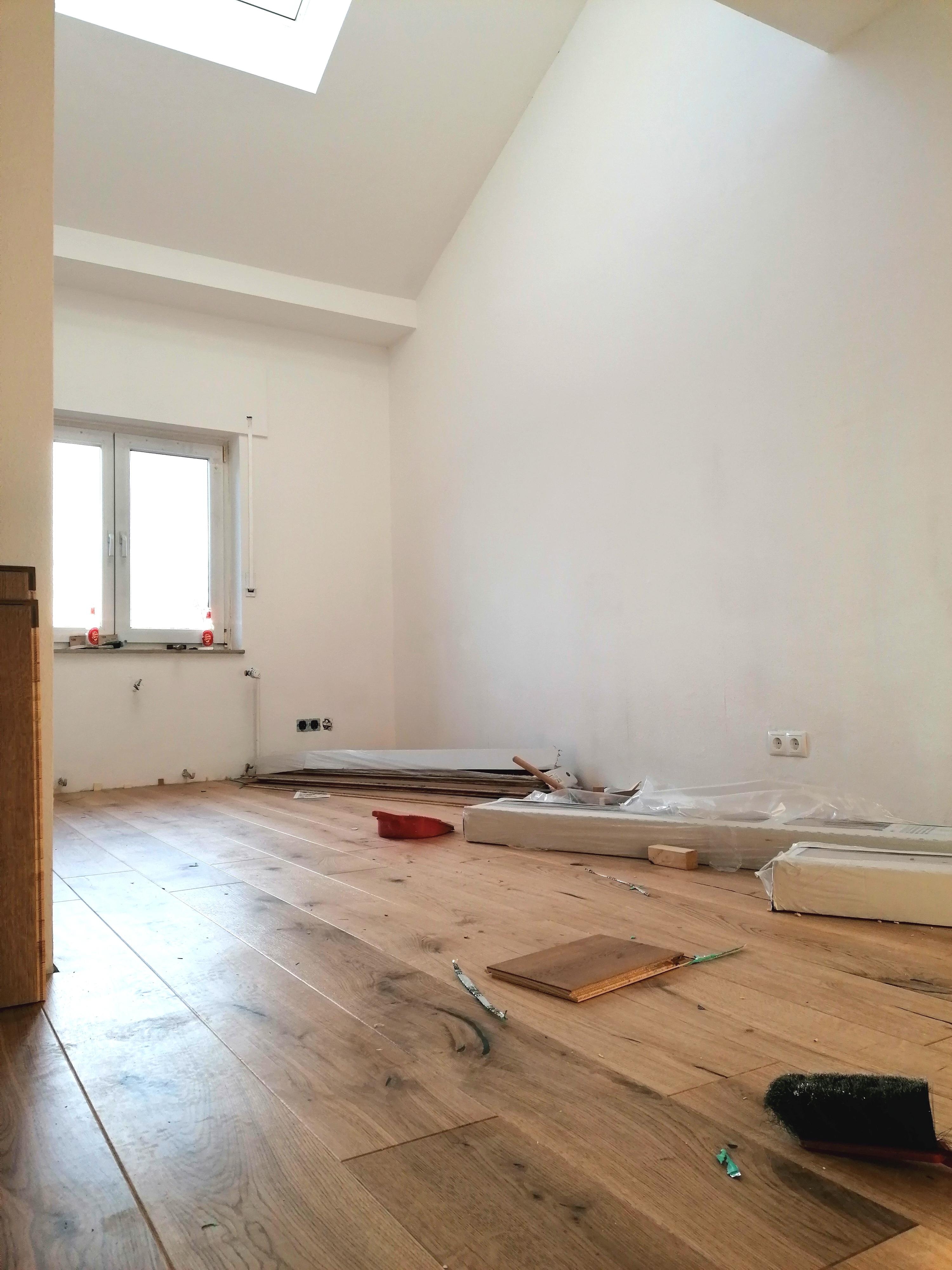 Die letzte Baustelle im Haus wird endlich beendet #Renovierung #newroom #zukünftigeskinderzimmer #kidsroom #Parkettboden