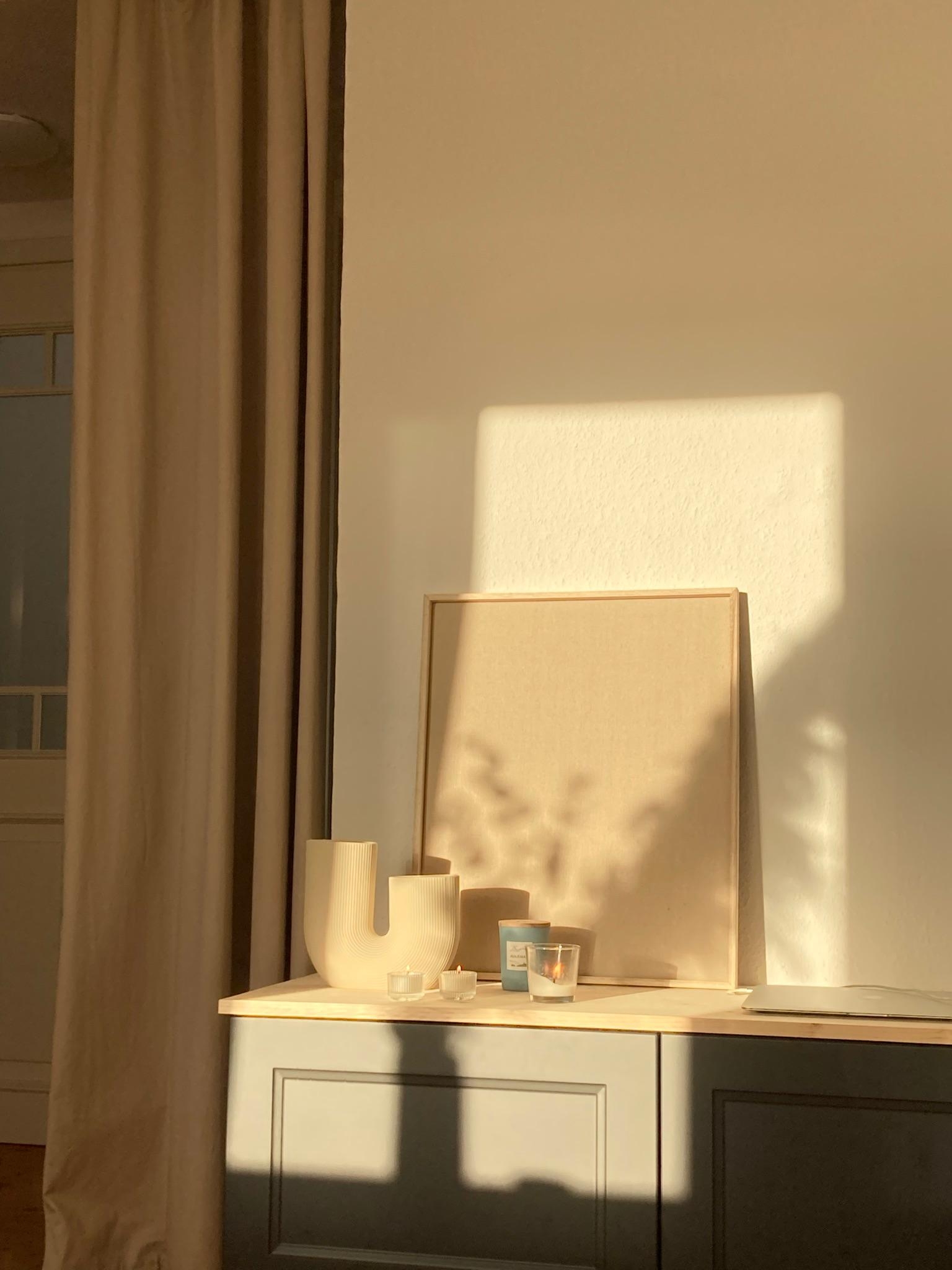 Die letzten Sonnenstrahlen in dieser Wohnung genießen #altbauliebe #scandi #stravalla #zeitfürneues #zeitfürgroßes